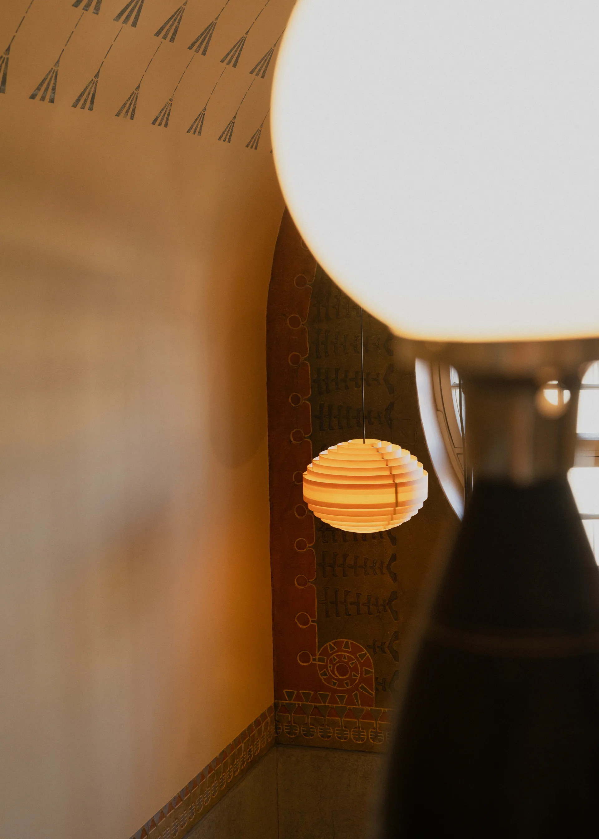 Lámpara de techo 1002 Hans Pendant, Pino aceitado y encerado mate, Ø46 cm Vaarnii