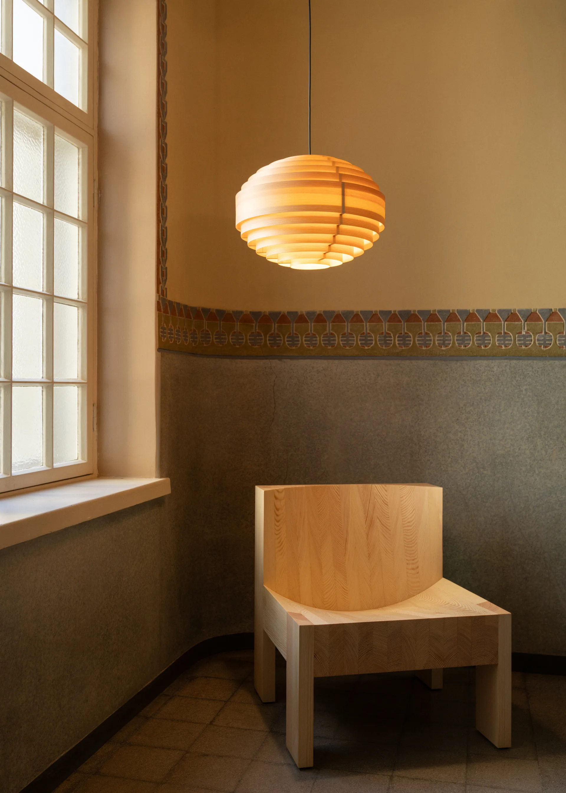 Lámpara de techo 1002 Hans Pendant, Pino aceitado y encerado mate, Ø46 cm Vaarnii