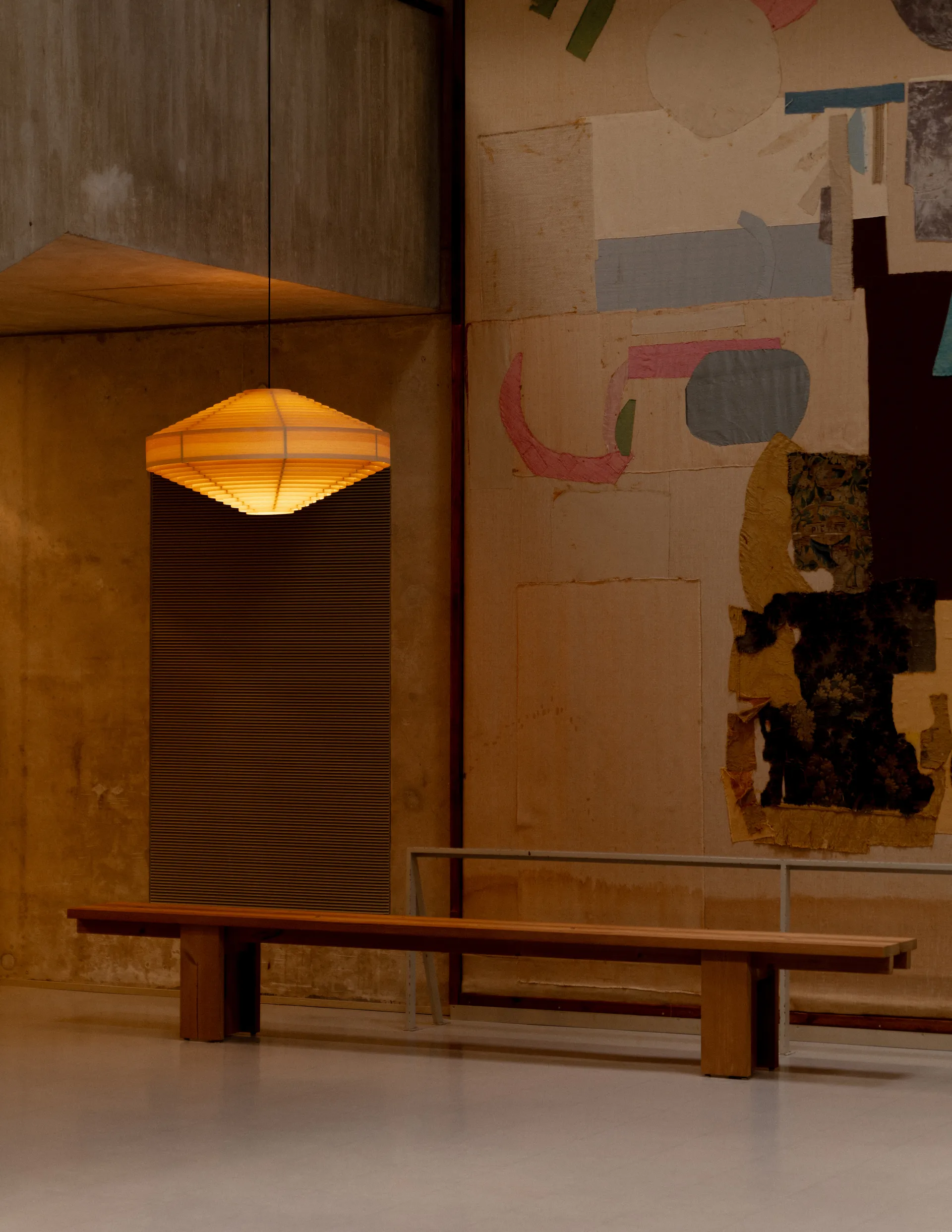 Lámpara de techo 1003 Hans Pendant, Pino aceitado y encerado mate, Ø60 cm Vaarnii