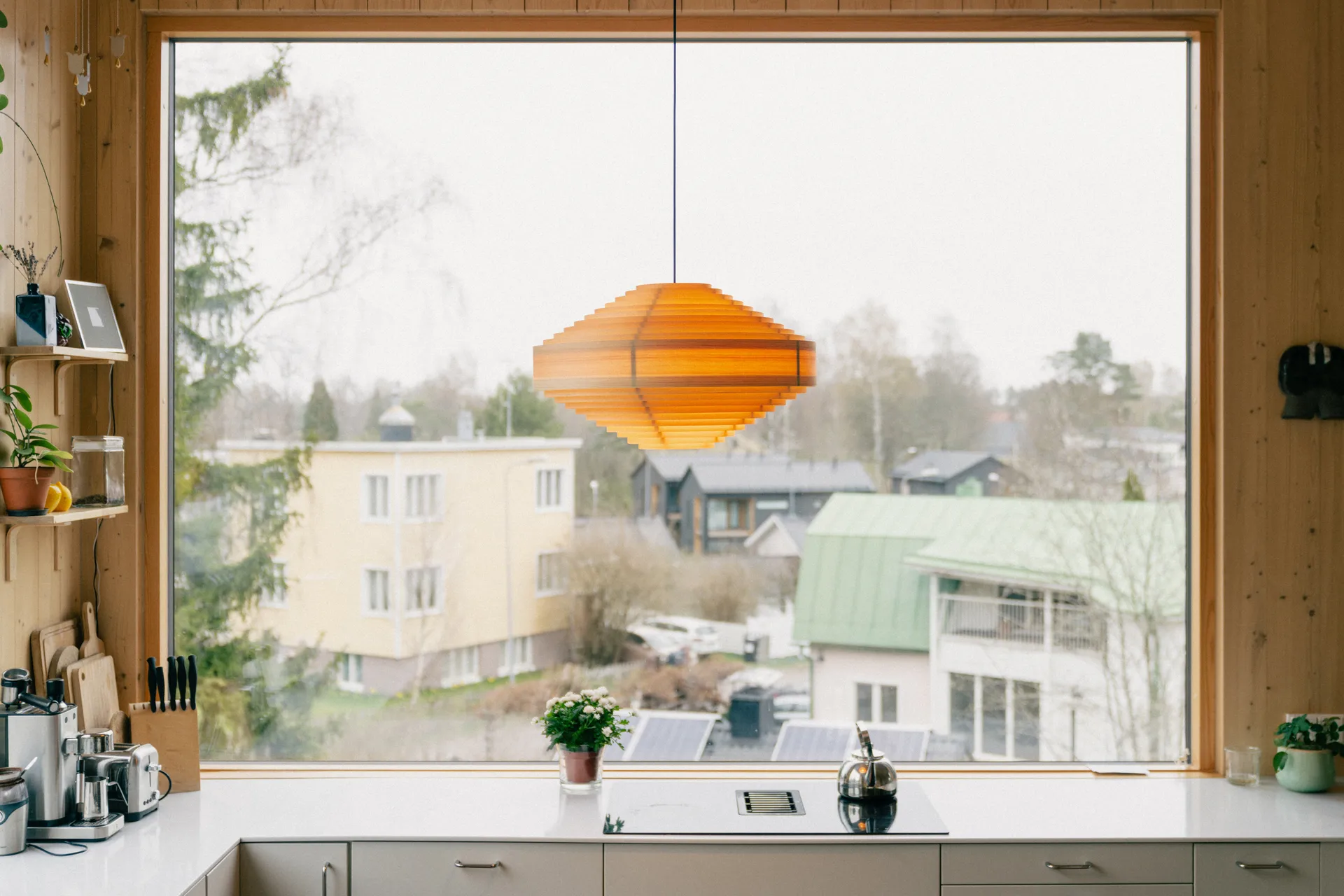 Lámpara de techo 1003 Hans Pendant, Pino aceitado y encerado mate, Ø60 cm Vaarnii