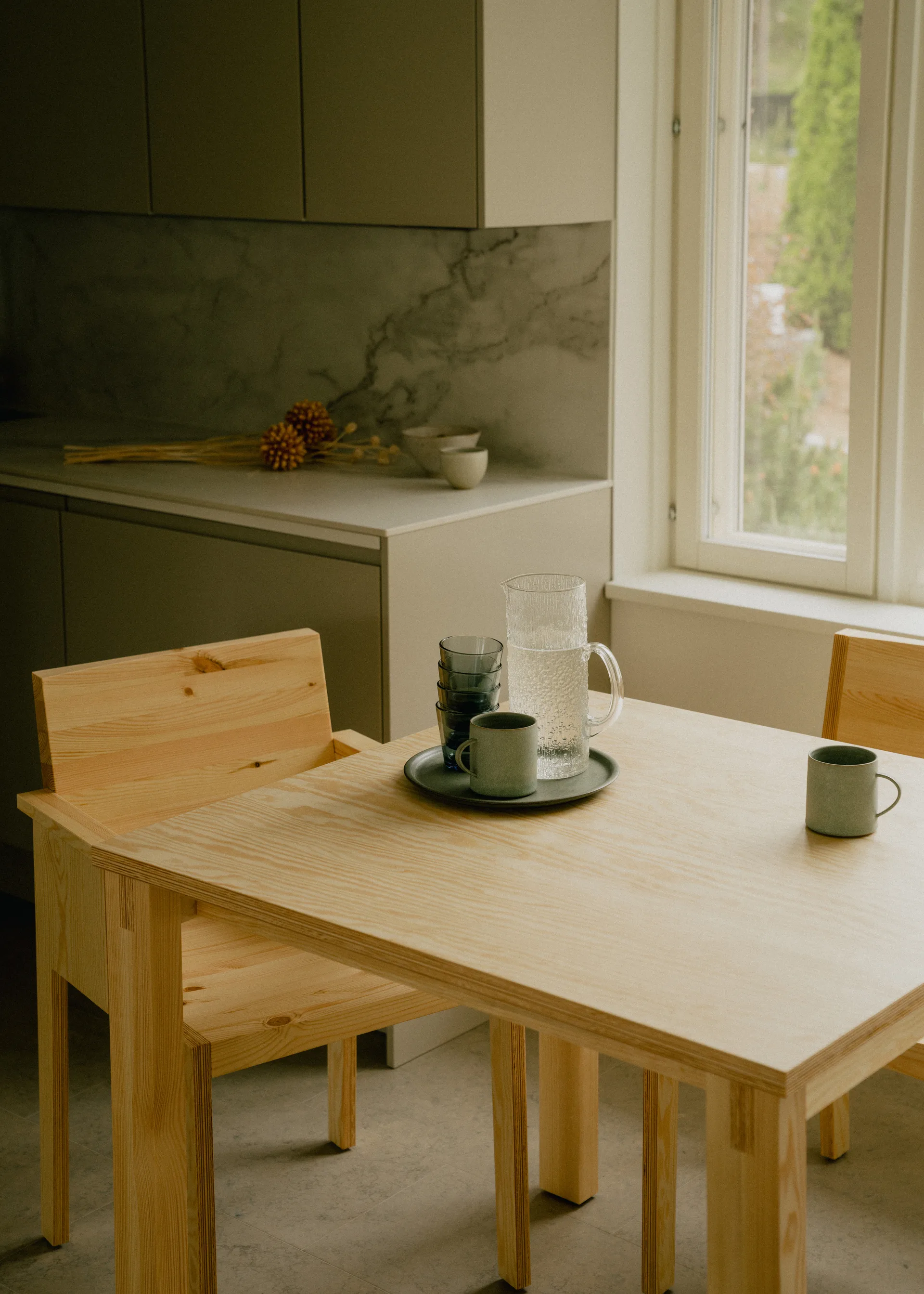 Mesa 016 Maasto Table, Pino aceitado y encerado mate, 90x90x75 cm Vaarnii