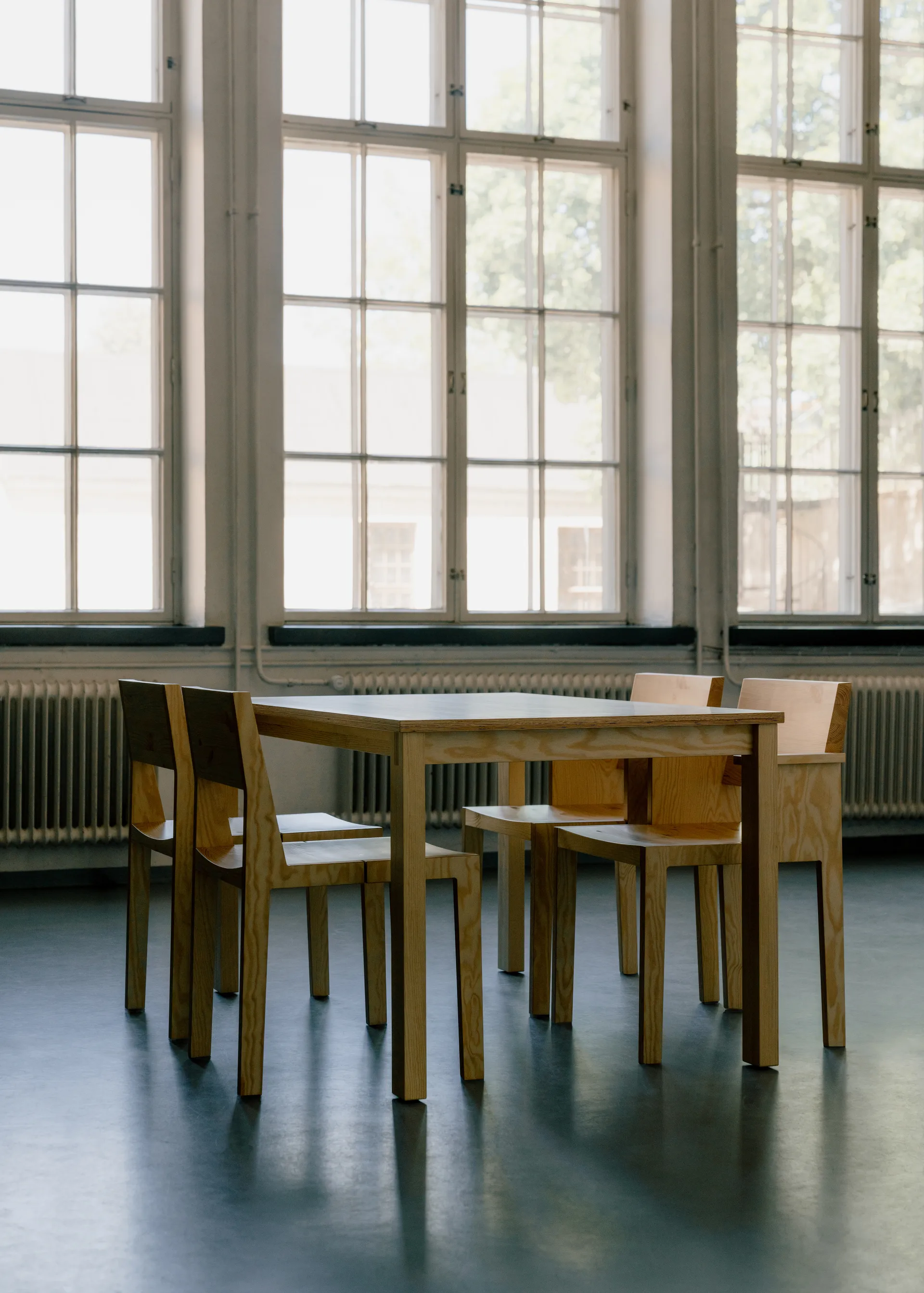 Mesa 016 Maasto Table, Pino aceitado y encerado mate, 90x90x75 cm Vaarnii