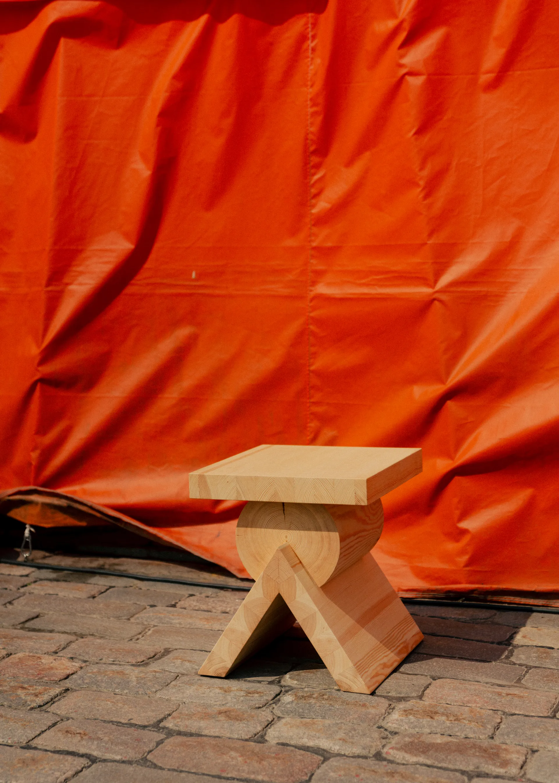 Mesa auxiliar 006 AA Side Table, Pino aceitado y encerado mate, 40x40x45 cm Vaarnii