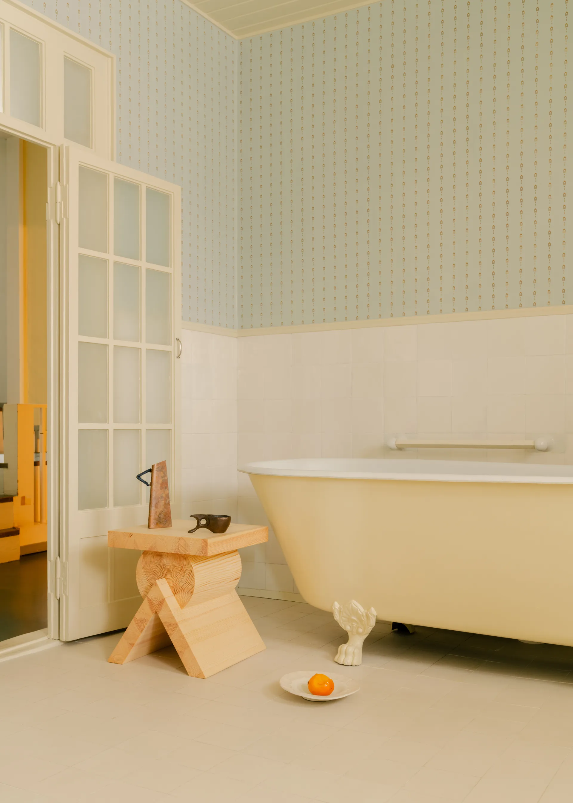 Mesa auxiliar 006 AA Side Table, Pino aceitado y encerado mate, 40x40x45 cm Vaarnii