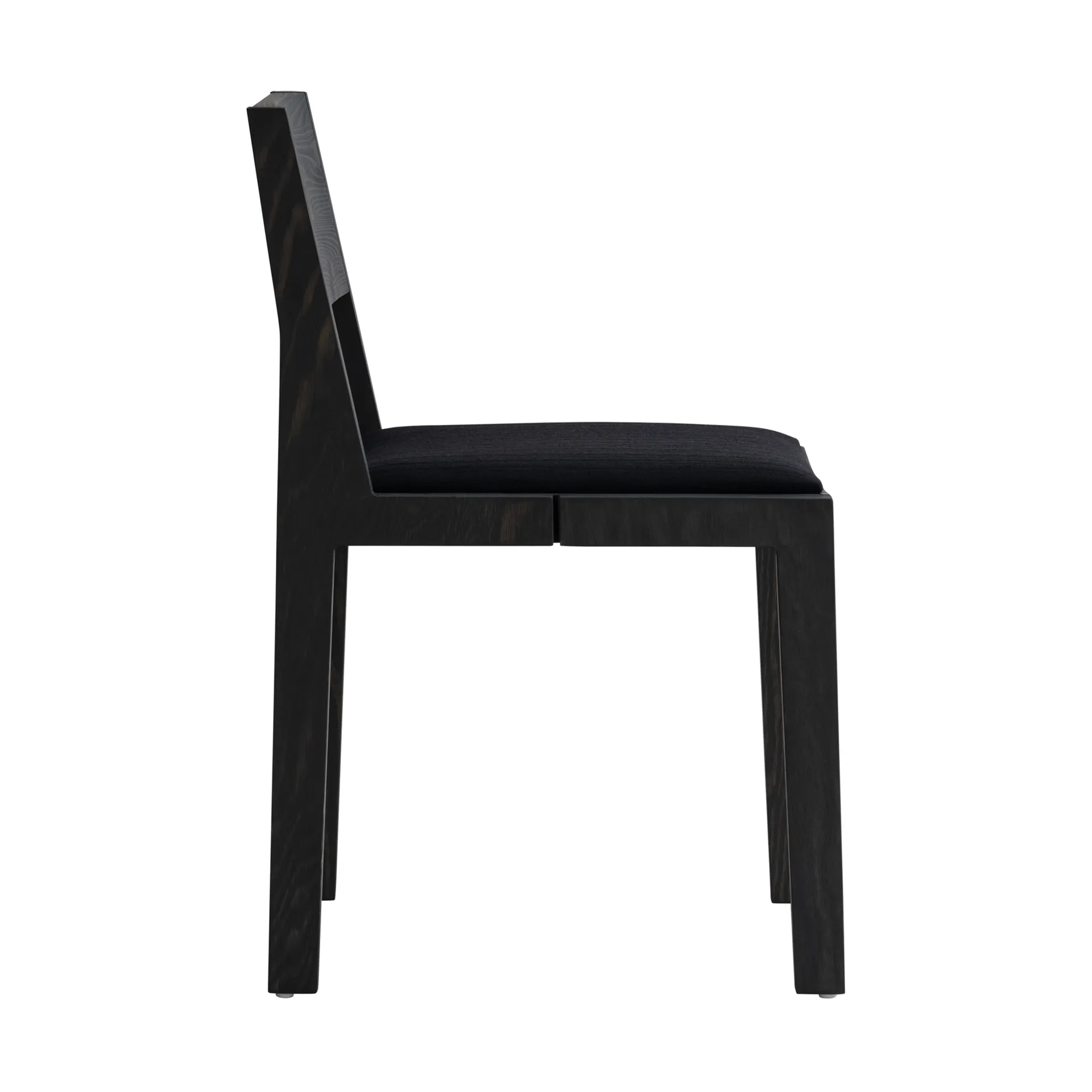 Silla 016 Maasto Dining Chair, Pino con tinte negro, asiento tapizado en negro Vaarnii