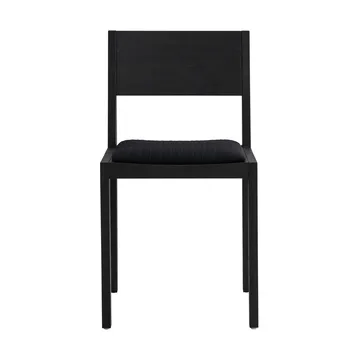 Silla 016 Maasto Dining Chair - Pino con tinte negro, asiento tapizado en negro - Vaarnii