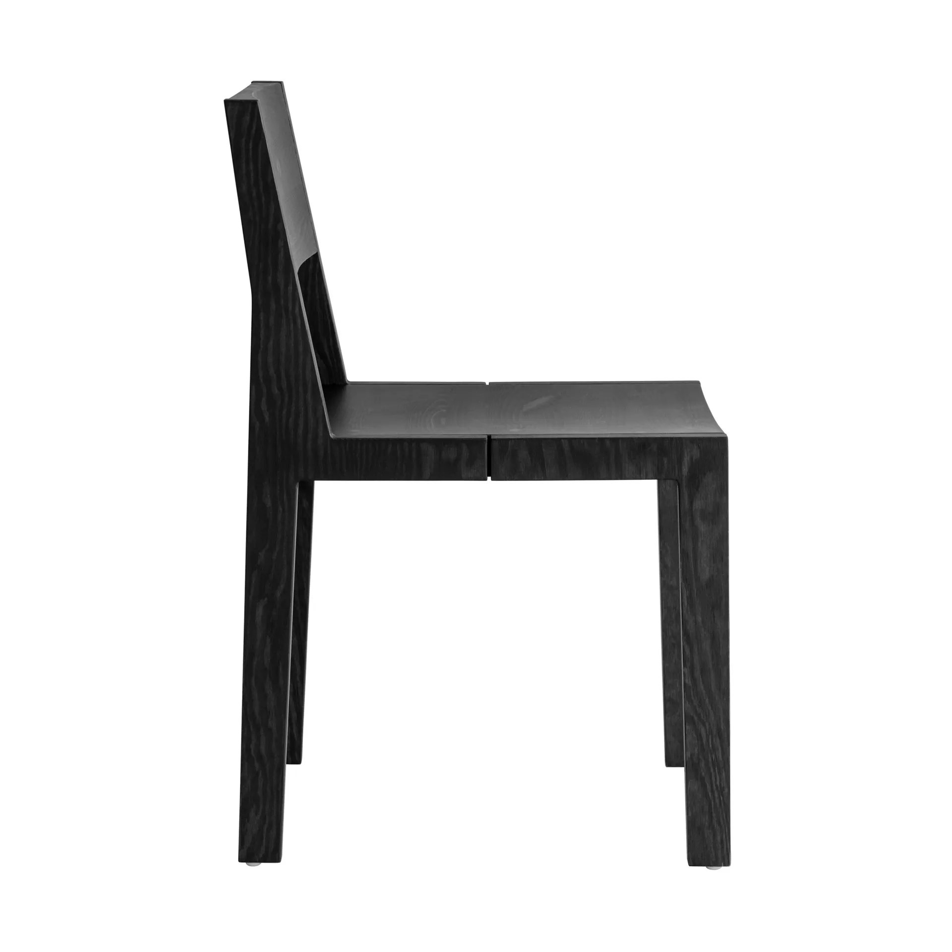 Silla 016 Maasto Dining Chair, Pino tintado en negro Vaarnii