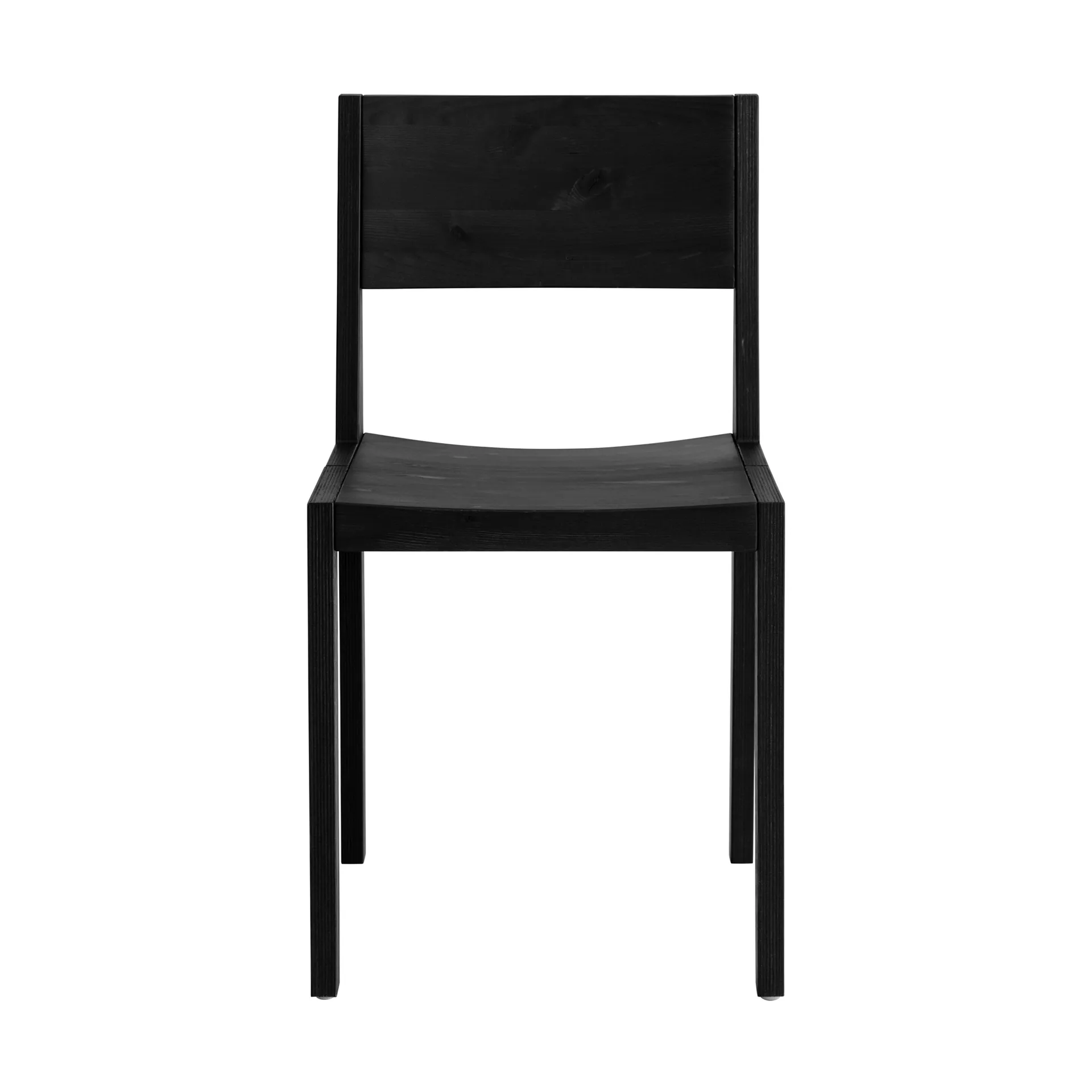 Silla 016 Maasto Dining Chair, Pino tintado en negro Vaarnii