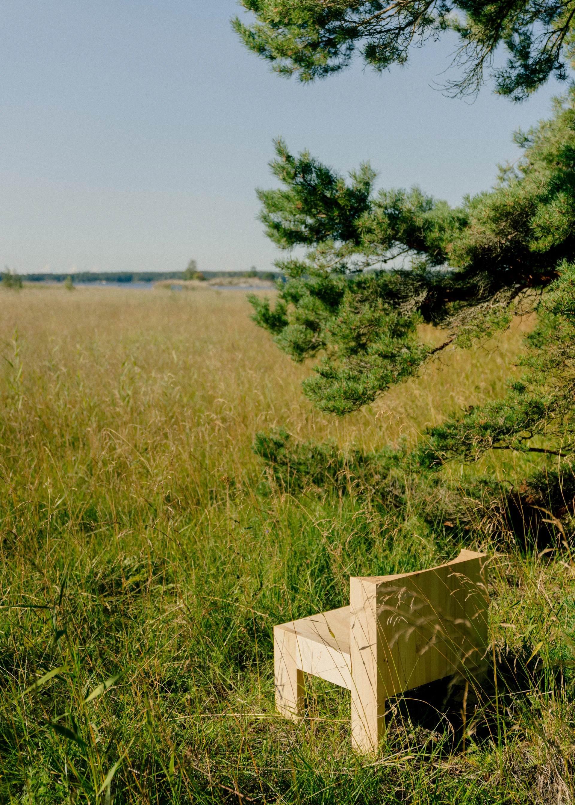 Silla lounge 005 Lounge Chair, Pino aceitado y encerado mate Vaarnii