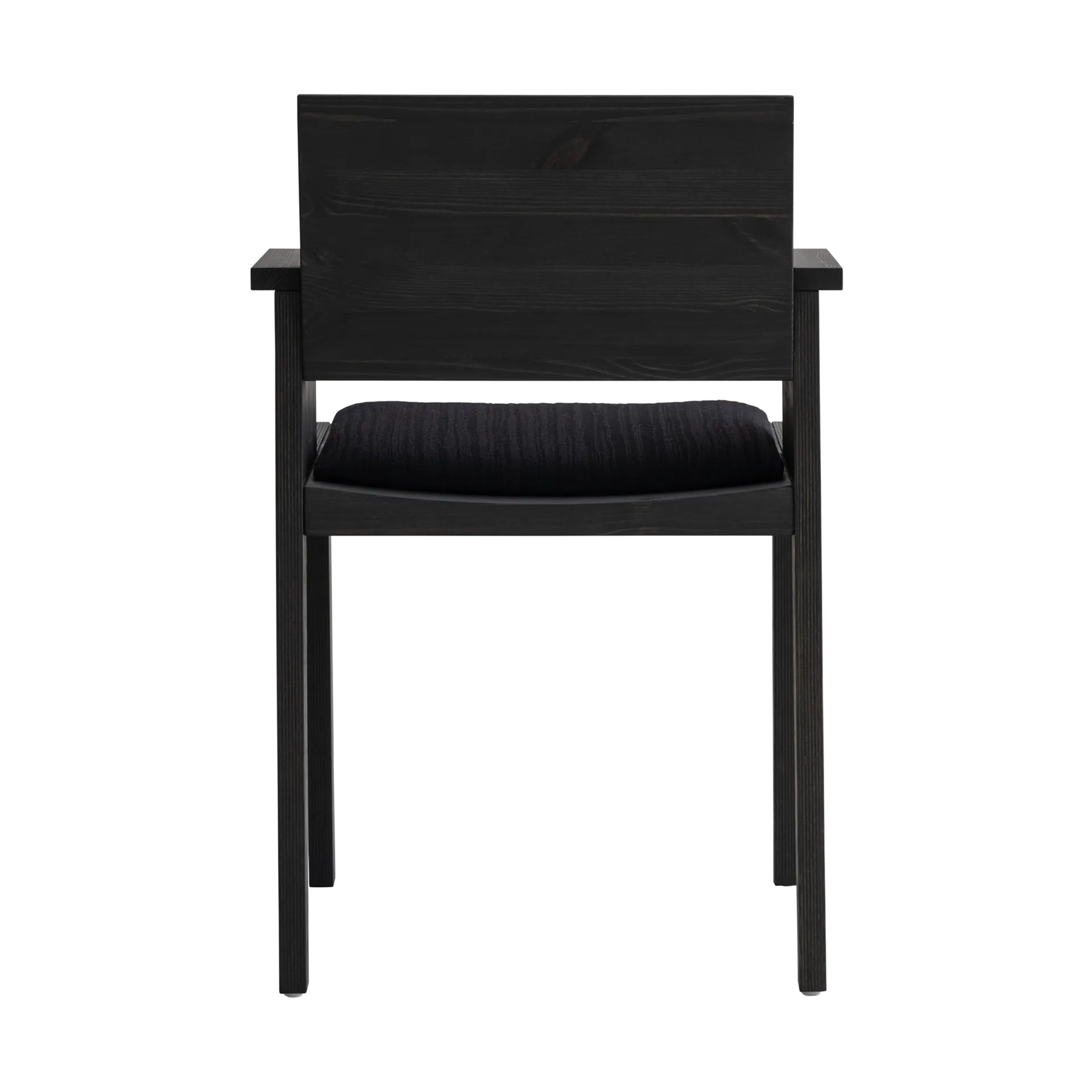 Sillón con reposabrazos 016 Maasto Dining Armchair, Pino con tinte negro, frontal tapizado en negro Vaarnii