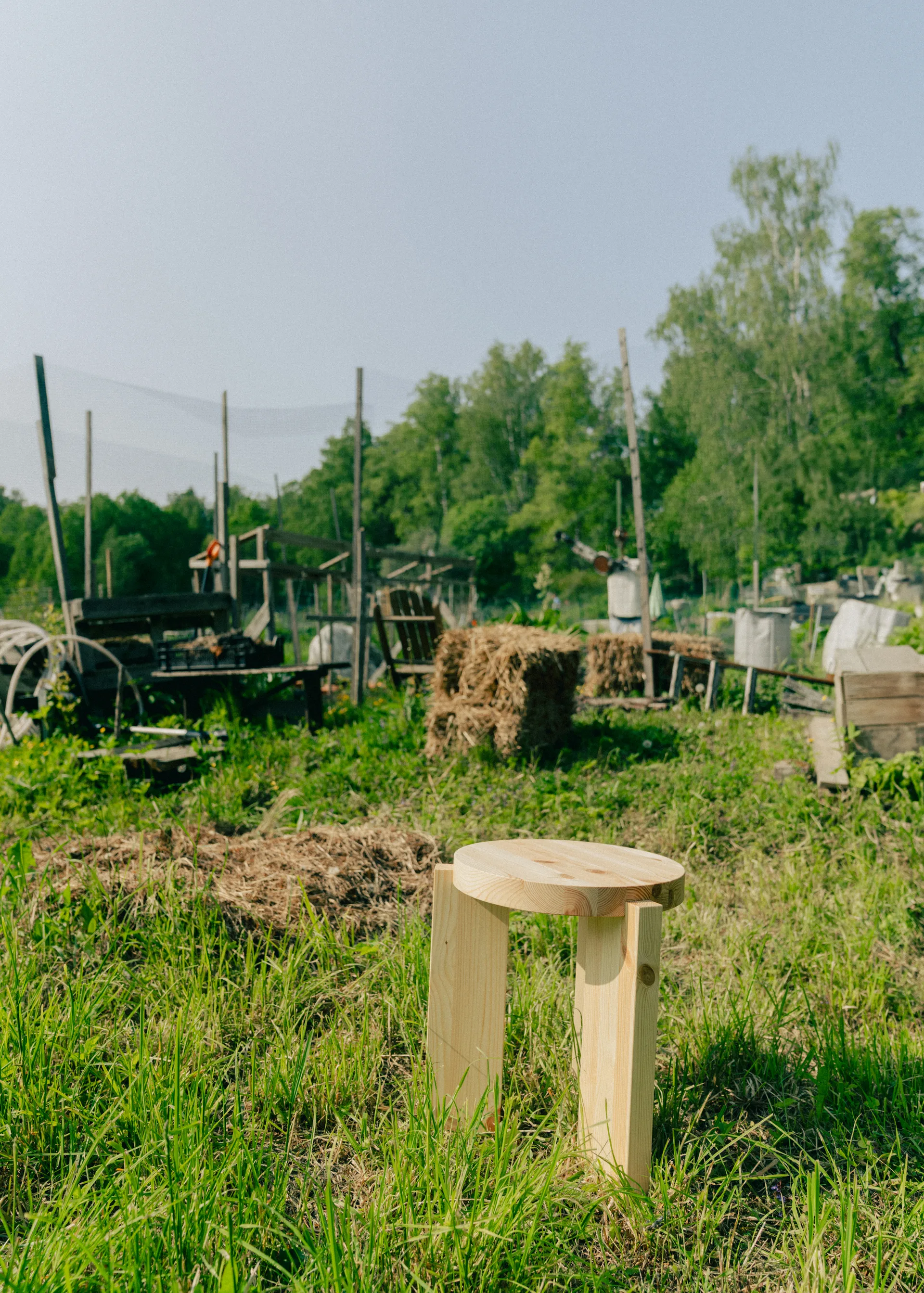 Taburete 001 Stool, Pino aceitado y encerado mate, Ø40×44 cm Vaarnii