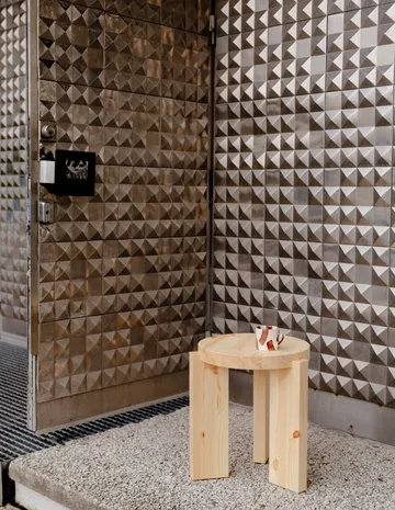 Taburete 001 Stool - Pino aceitado y encerado mate, Ø40×44 cm - Vaarnii