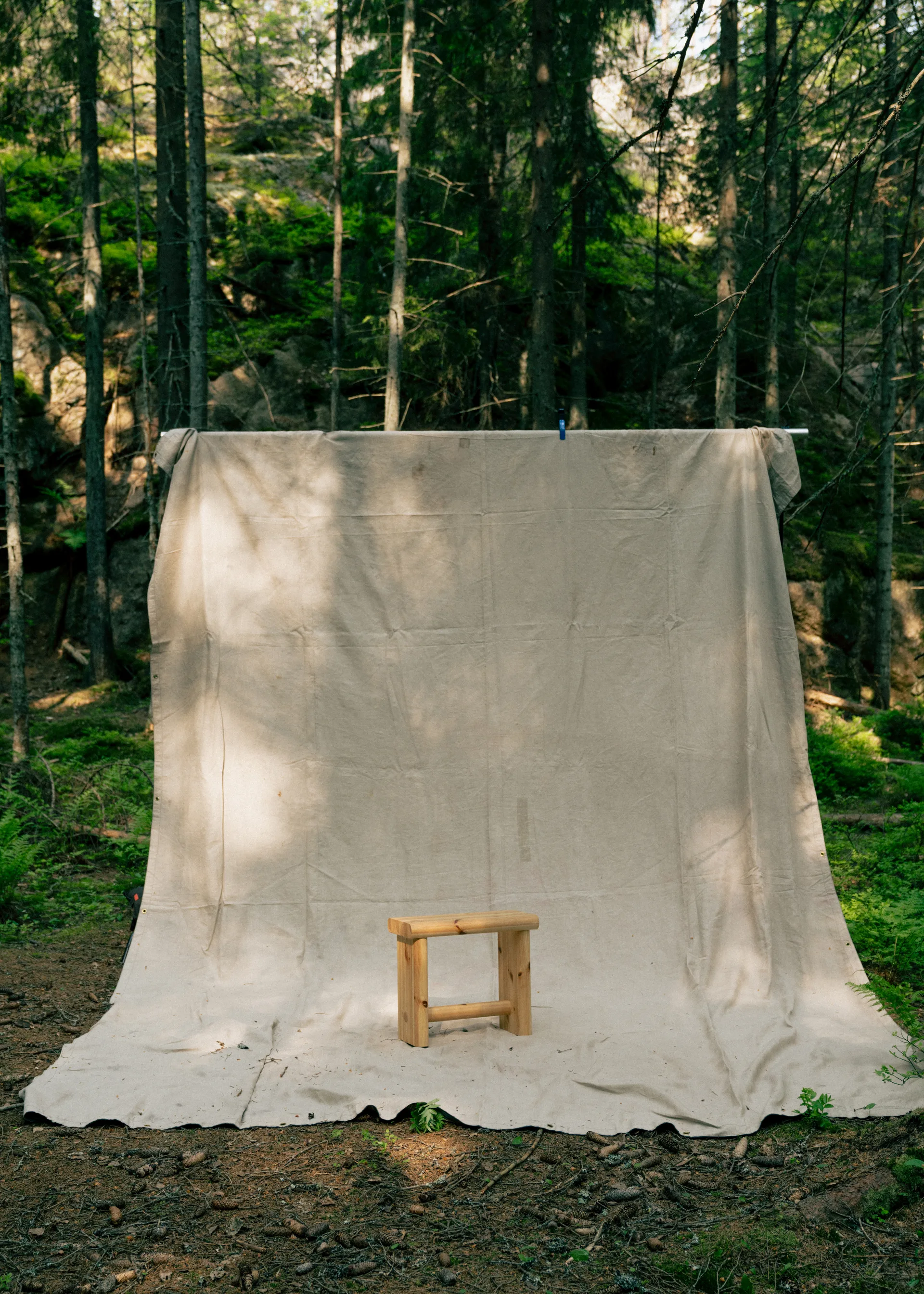 Taburete 002 Ast Stool, Pino aceitado y encerado mate, 55x26x45 cm Vaarnii