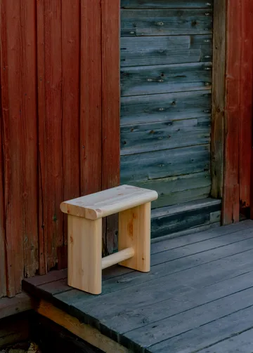 Taburete 002 Ast Stool - Pino aceitado y encerado mate, 55x26x45 cm - Vaarnii