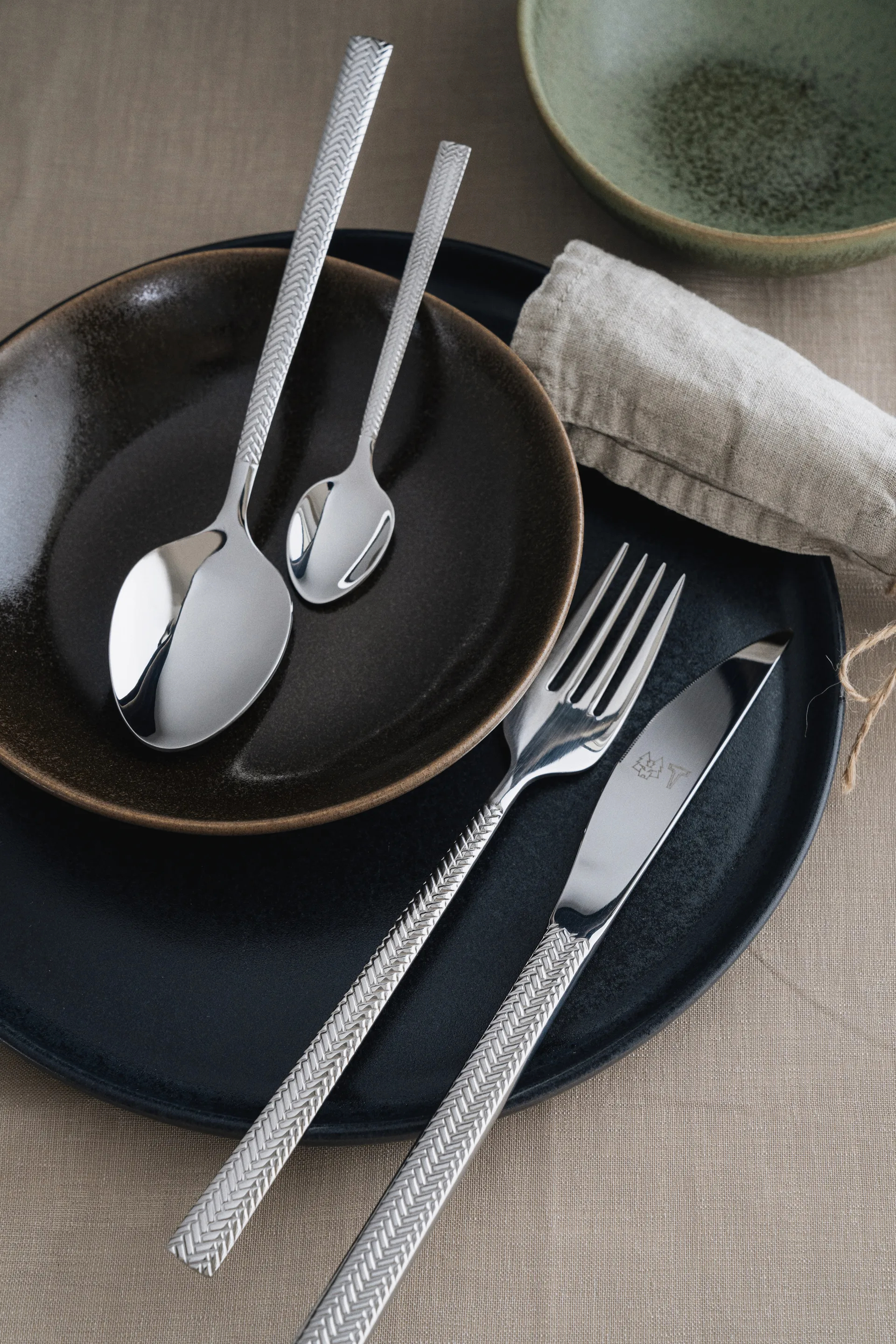 Cubertería Glöd 16 piezas, Patrón de espiga Vargen & Thor