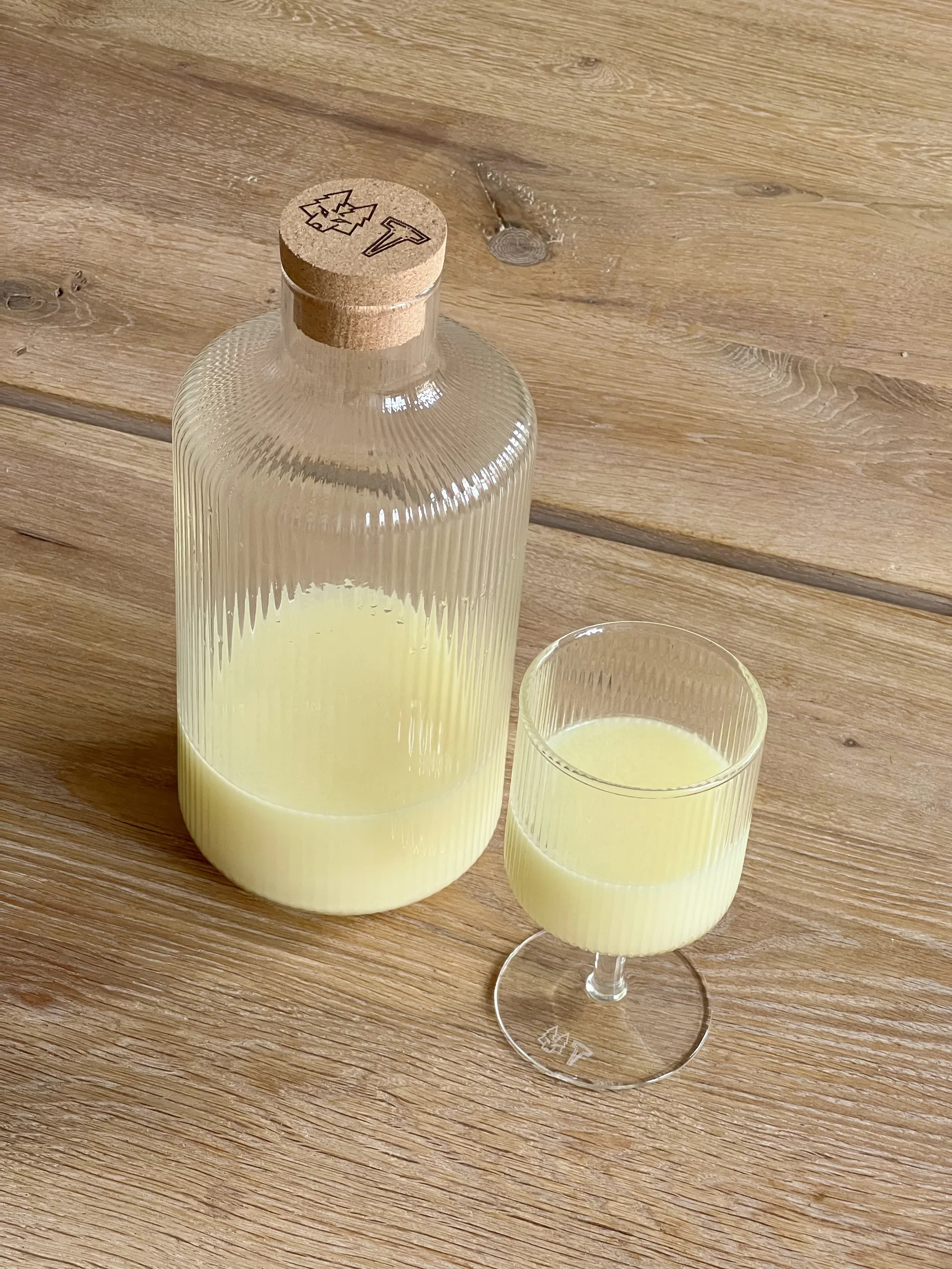 Jarra YKON 1,5 L, Transparent Vargen & Thor