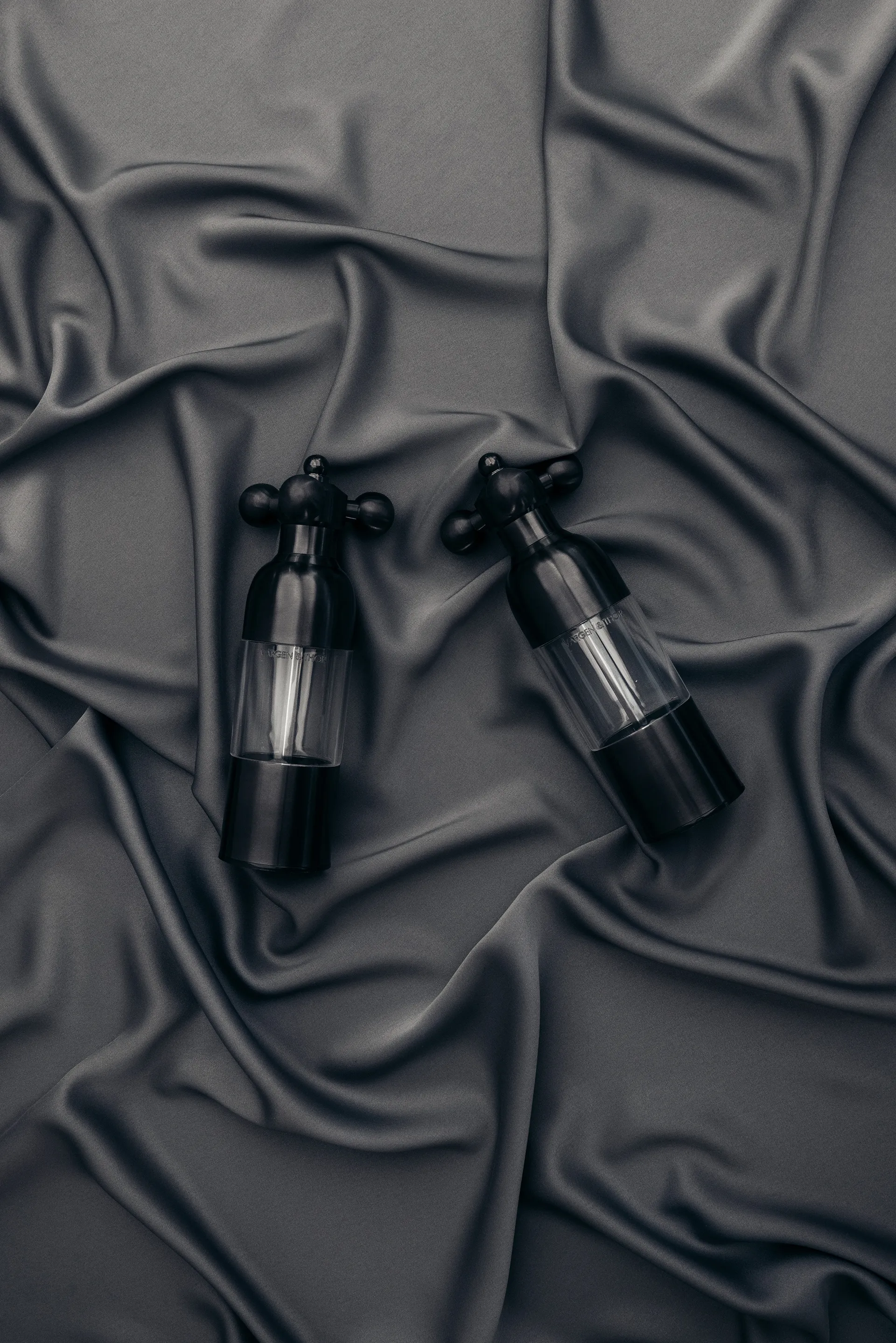 Molinillo de sal y pimienta Axia, negro mate Vargen & Thor