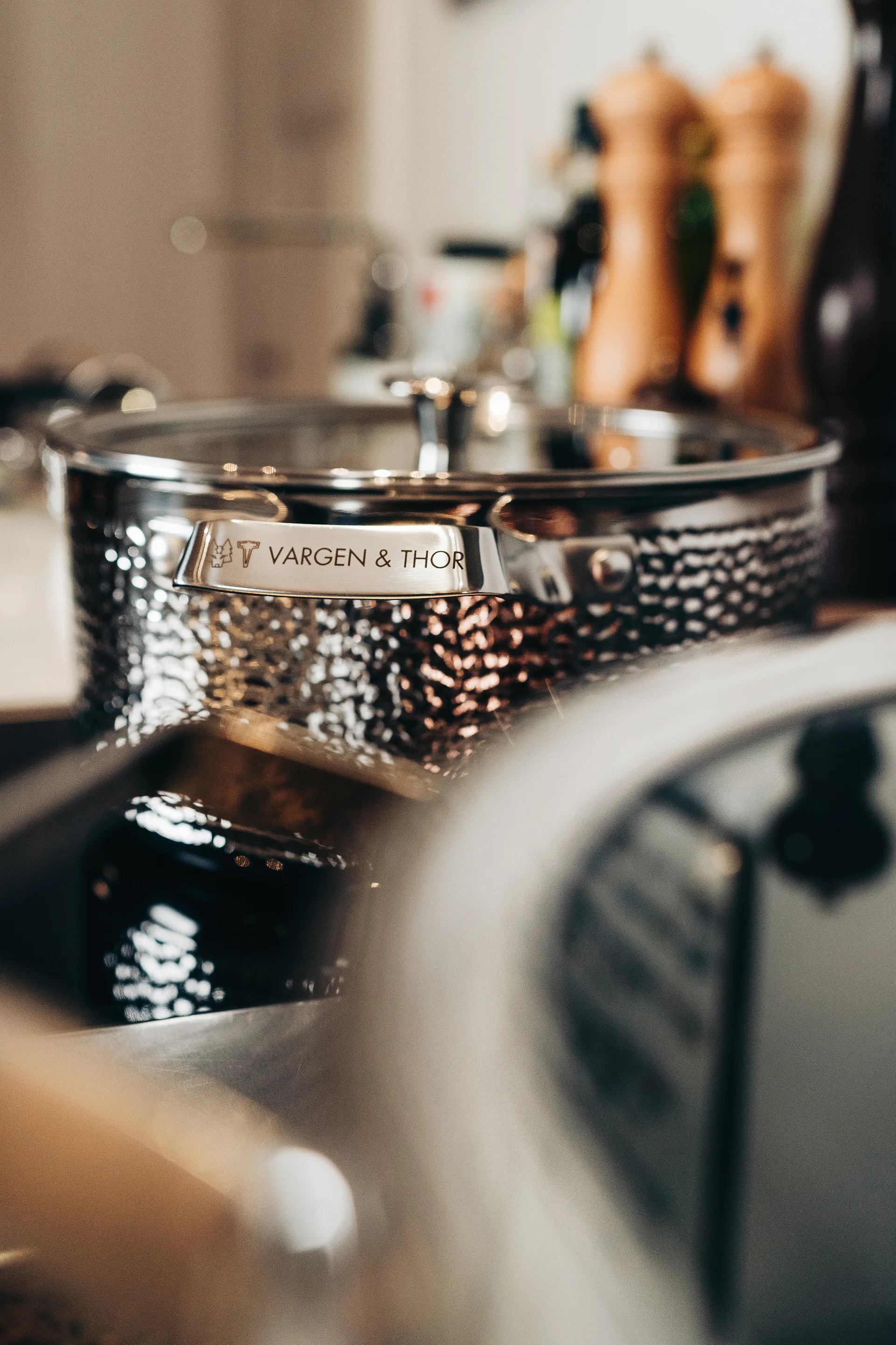 Olla con tapa Kroma hamrad cromado, Pixel, 4 L Vargen & Thor