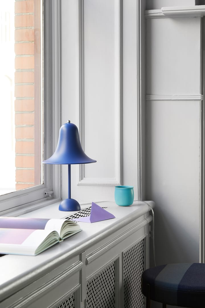Lámpara de mesa Pantop Ø23 cm, Matt classic blue Verpan