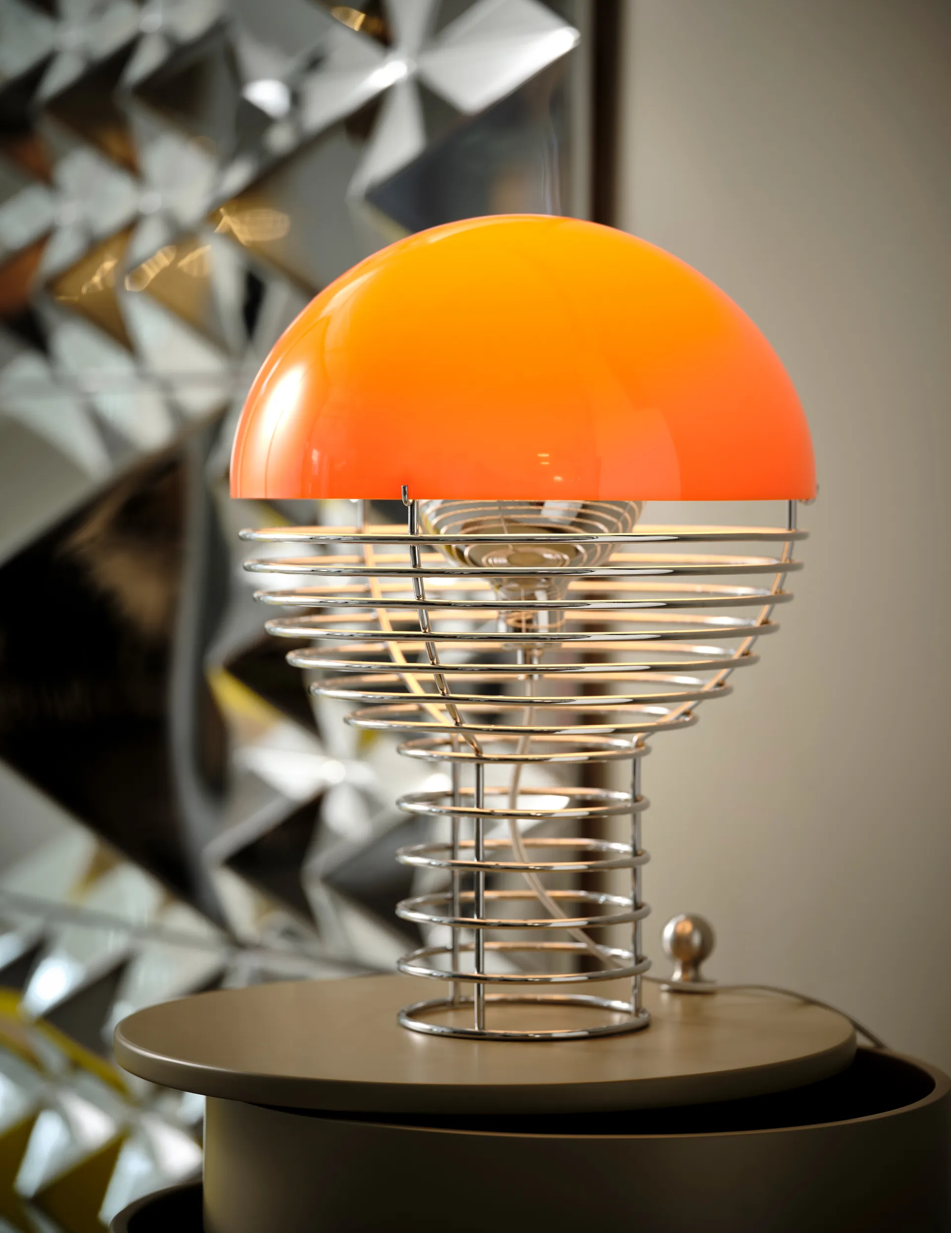 Lámpara de mesa Wire Ø30 cm, Chrome-orange Verpan