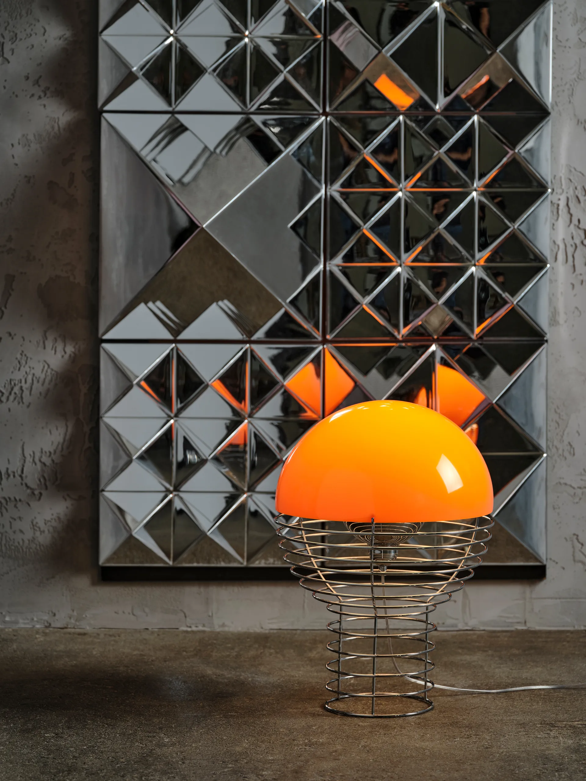 Lámpara de mesa Wire Ø40 cm, Chrome-orange Verpan
