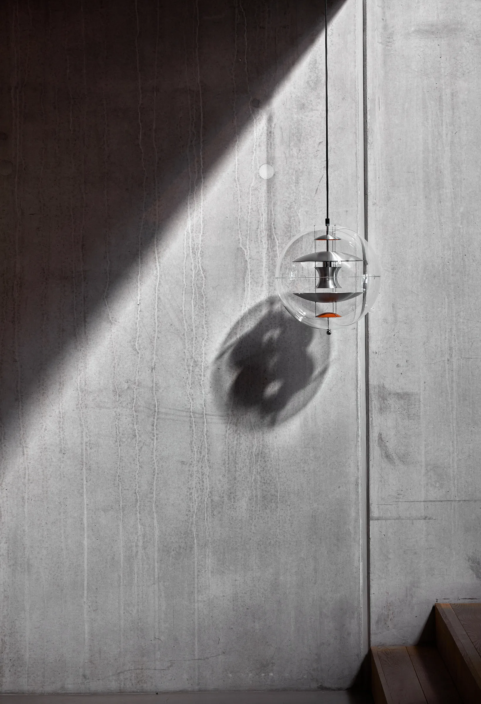 Lámpara de techo VP Globe Brushed Alu, Ø40 cm Verpan