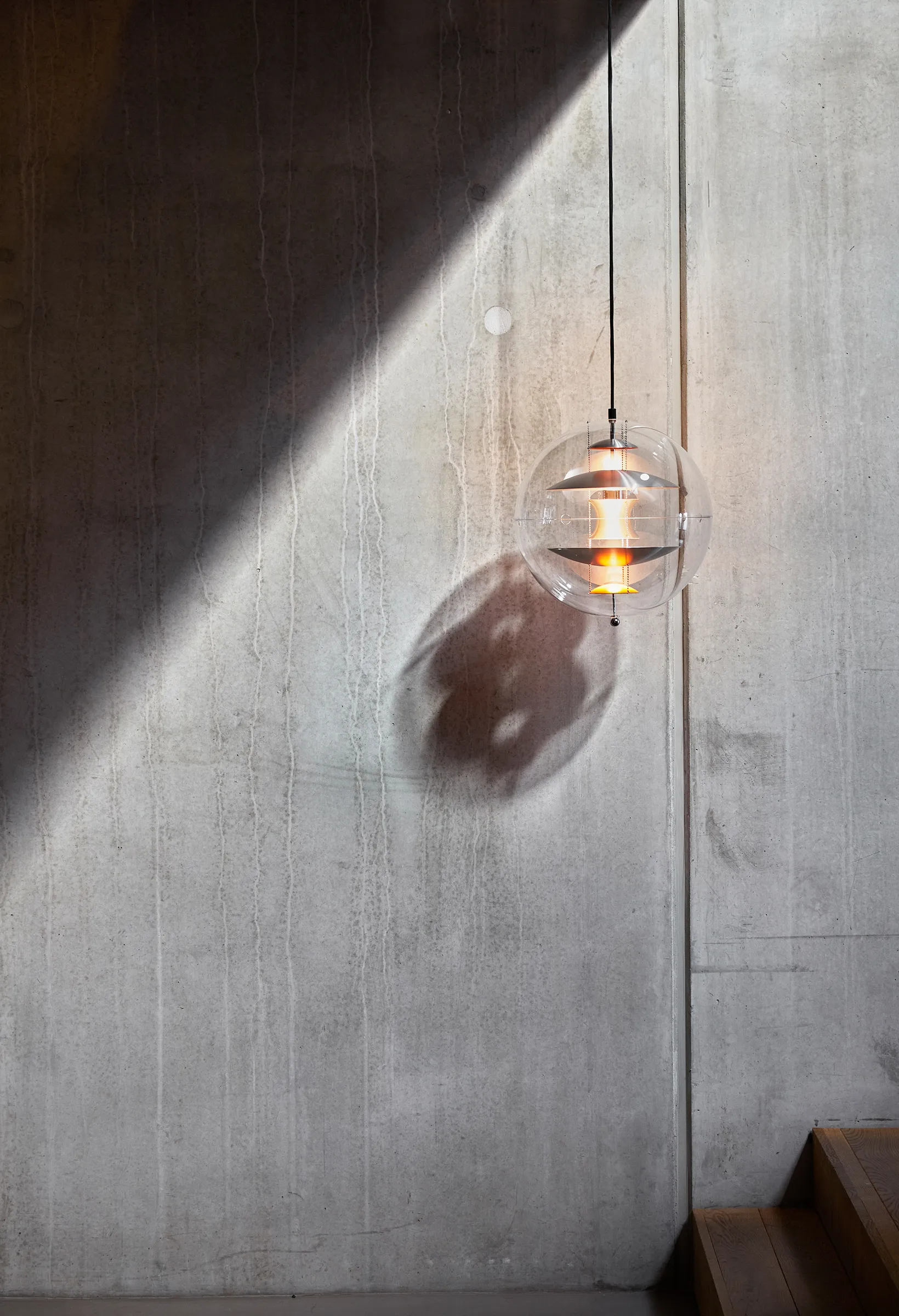 Lámpara de techo VP Globe Brushed Alu, Ø40 cm Verpan