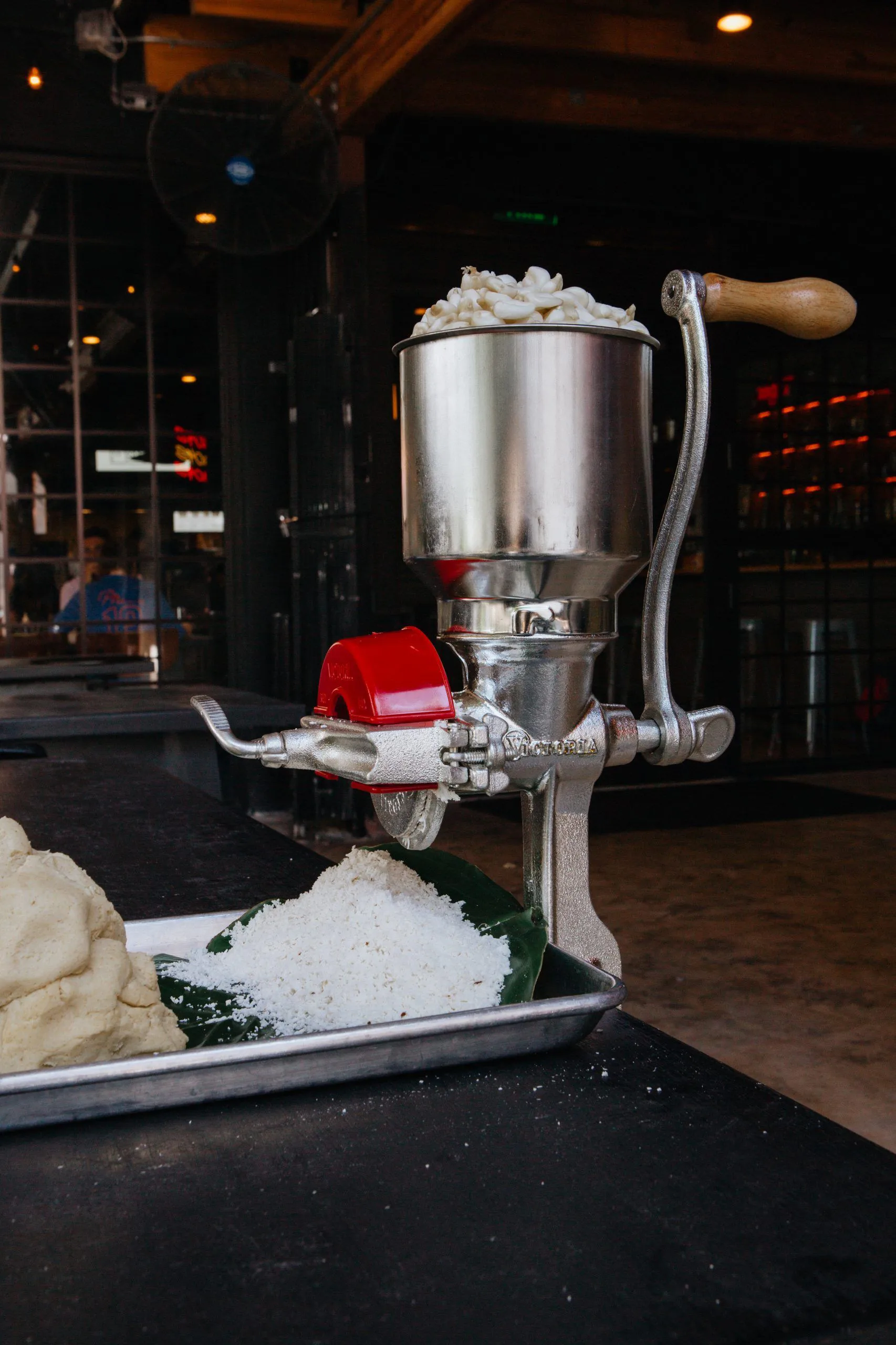 Molino manual de hierro fundido, Acero-rojo Victoria