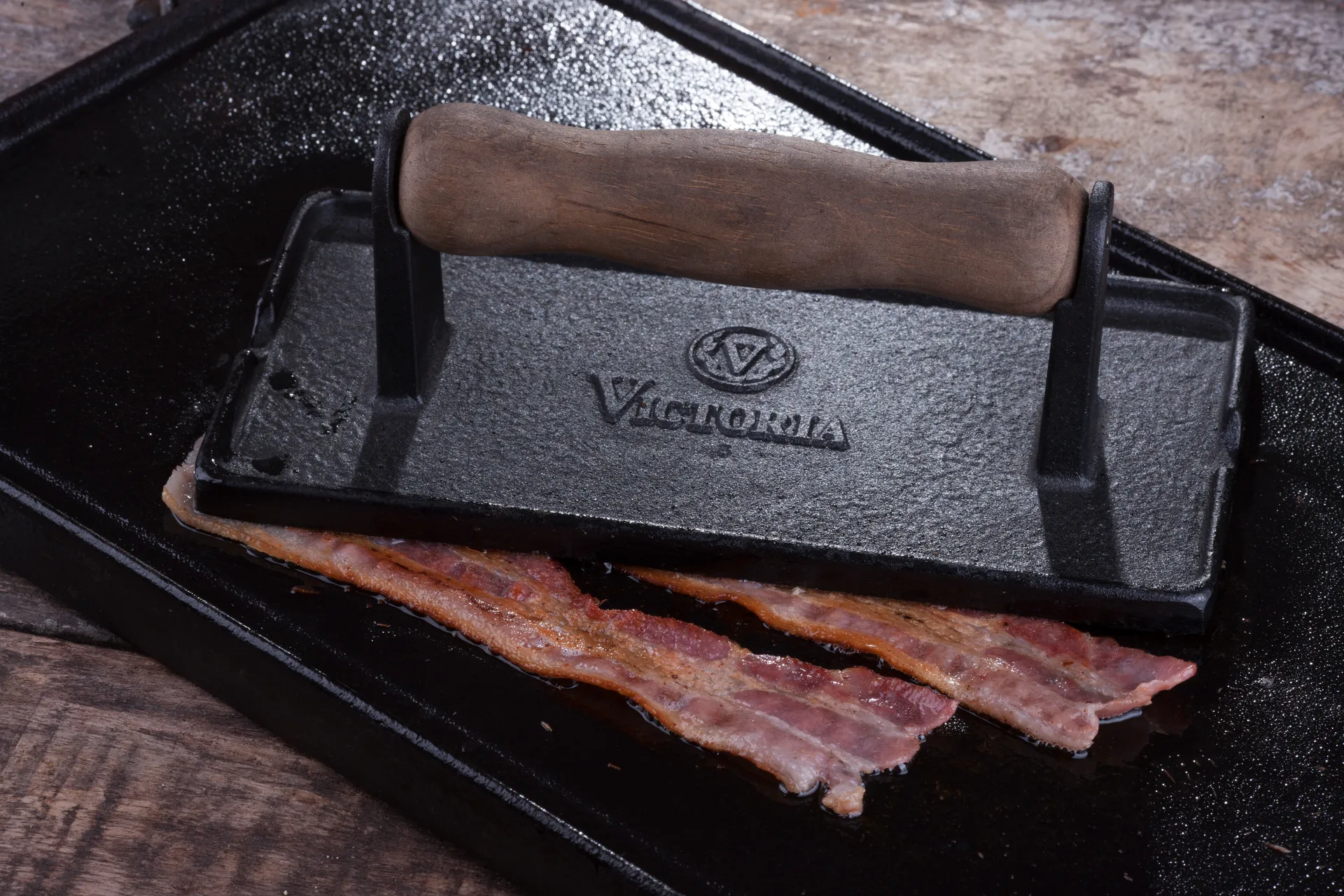 Prensa de bacon y parrilla Victoria hierro fundido y mango de madera, 21x11 cm Victoria