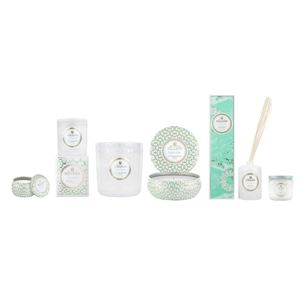 Vela perfumada Maison Blanc 3-wick Tin 40 horas, Laguna Voluspa