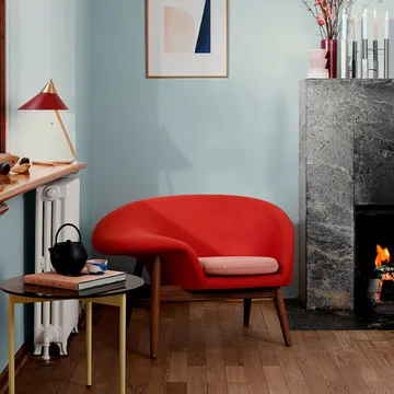 Butaca Fried Egg - Tela tela 614 pale rose, patas de teca aceitadas - Warm Nordic