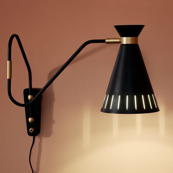Lámpara de pared Cone - Black noir, detalles de latón - Warm Nordic