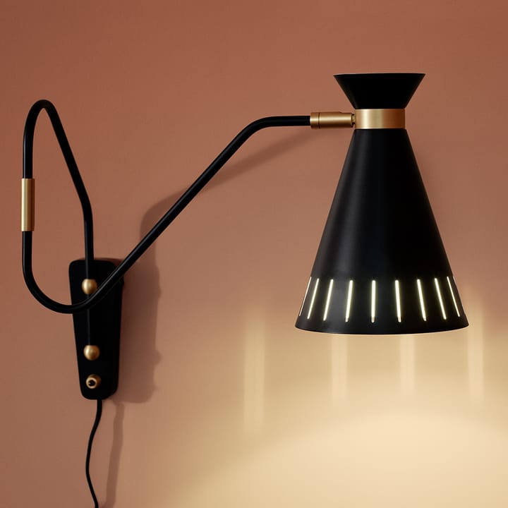 Lámpara de pared Cone, Black noir, detalles de latón Warm Nordic
