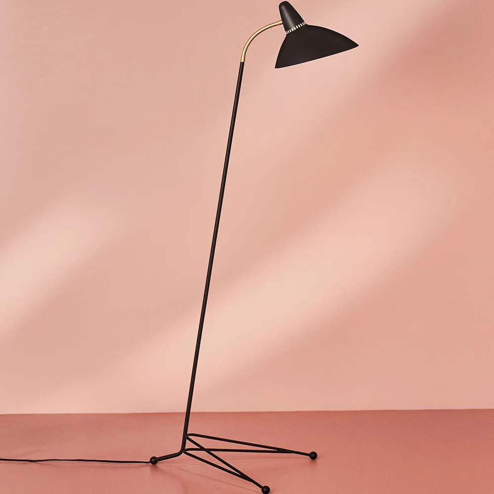 Lámpara de pie Lightsome, Black noir, detalles en latón Warm Nordic