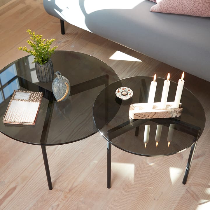 Mesa auxiliar con bastidor inferior negro From Above Ø52 cm , Gris Warm Nordic