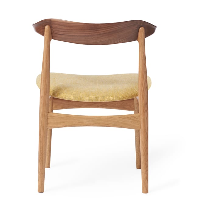 Silla Cow Horn, Tela vanilla, estructura de roble tratado blanco, respaldo de nogal Warm Nordic