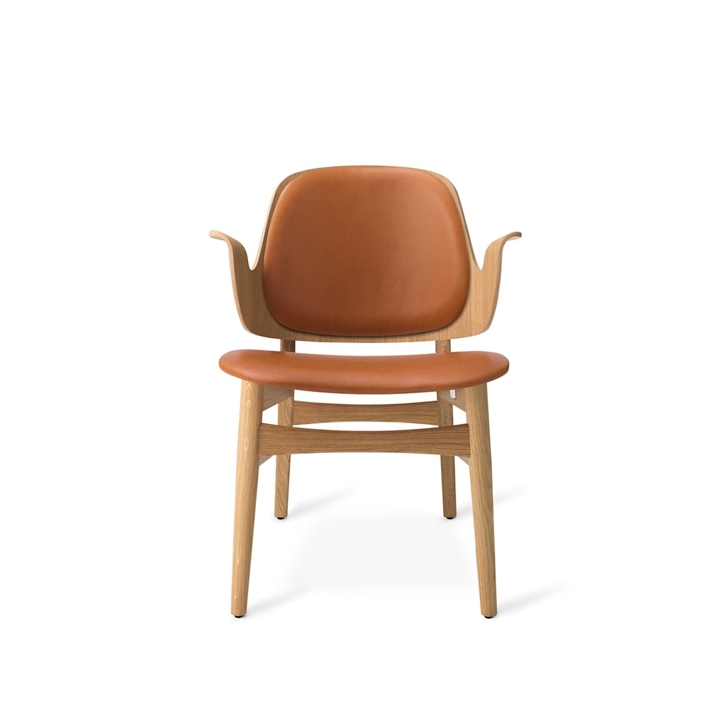 Warm Nordic Sillón Gesture Cuero silk 250 cognac, base de roble aceitado blanco
