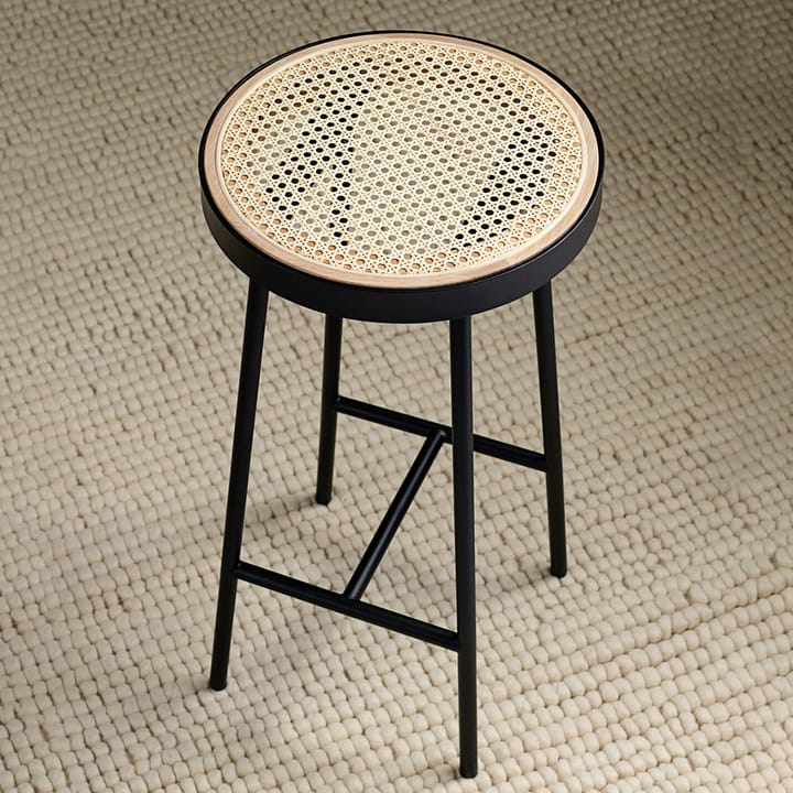 Taburete bar Be My Guest, Ratán, base de acero en color negro Warm Nordic