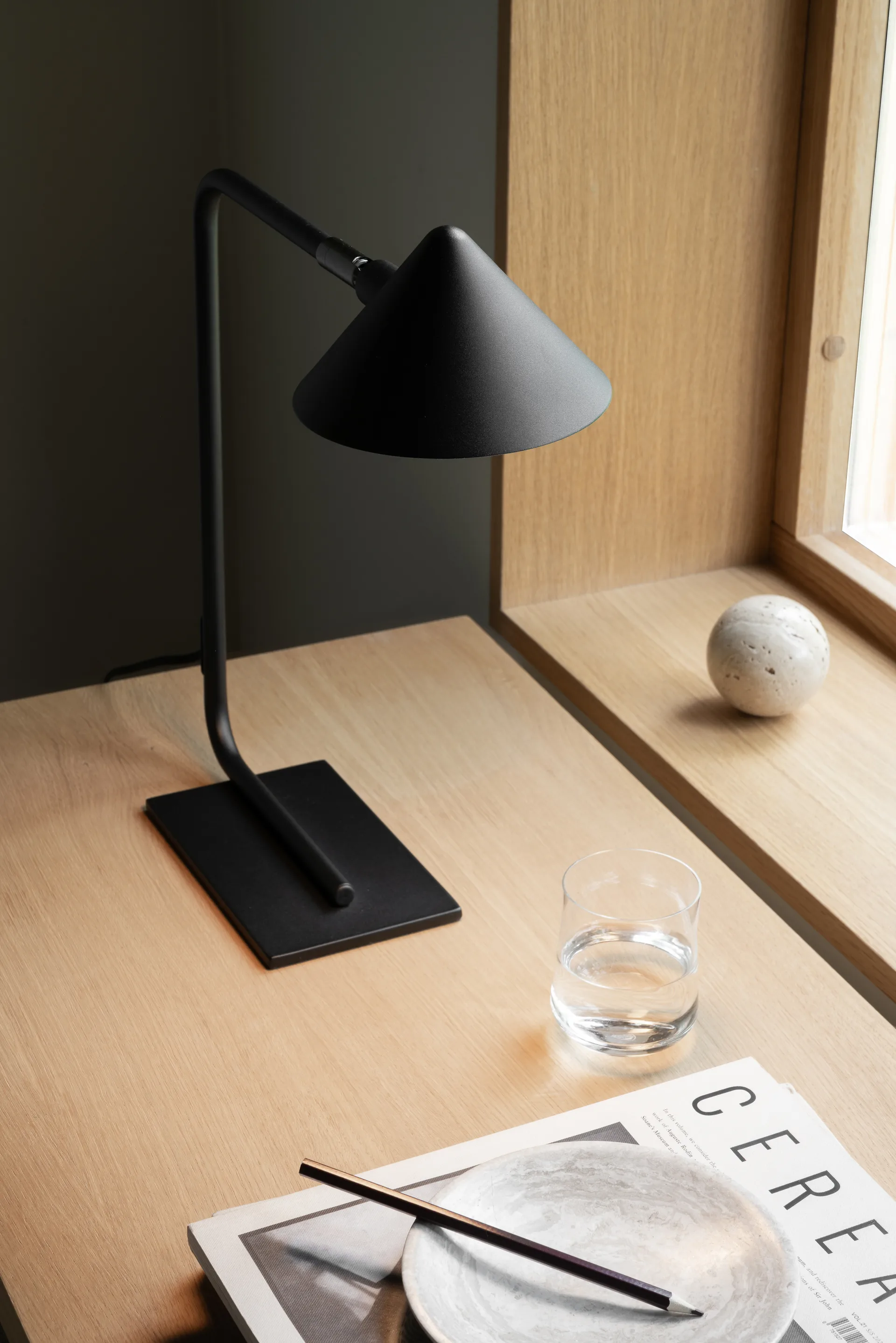 Lámpara de mesa Kuro , Negro, Ø14×40 cm Watt & Veke