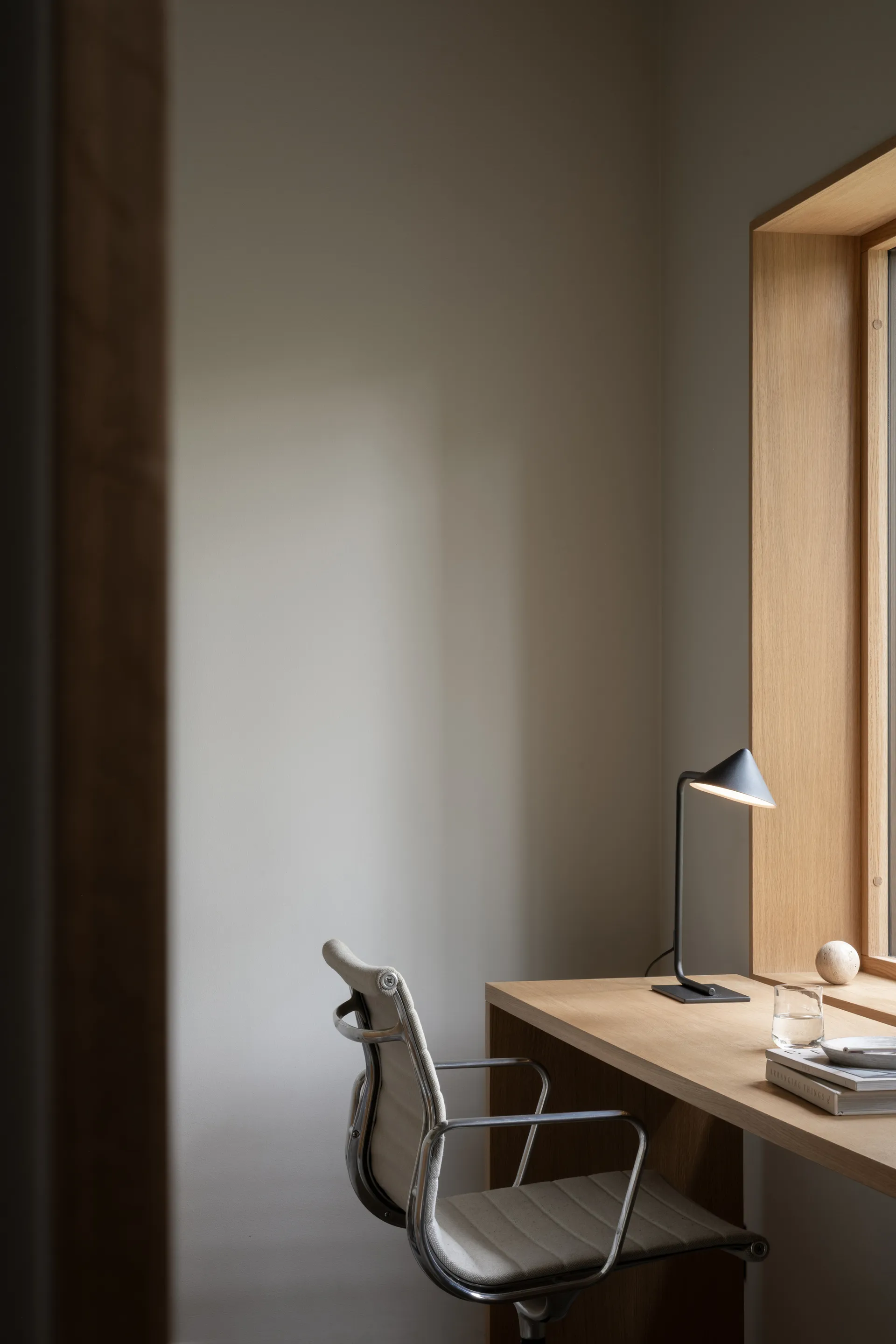 Lámpara de mesa Kuro , Negro, Ø14×40 cm Watt & Veke