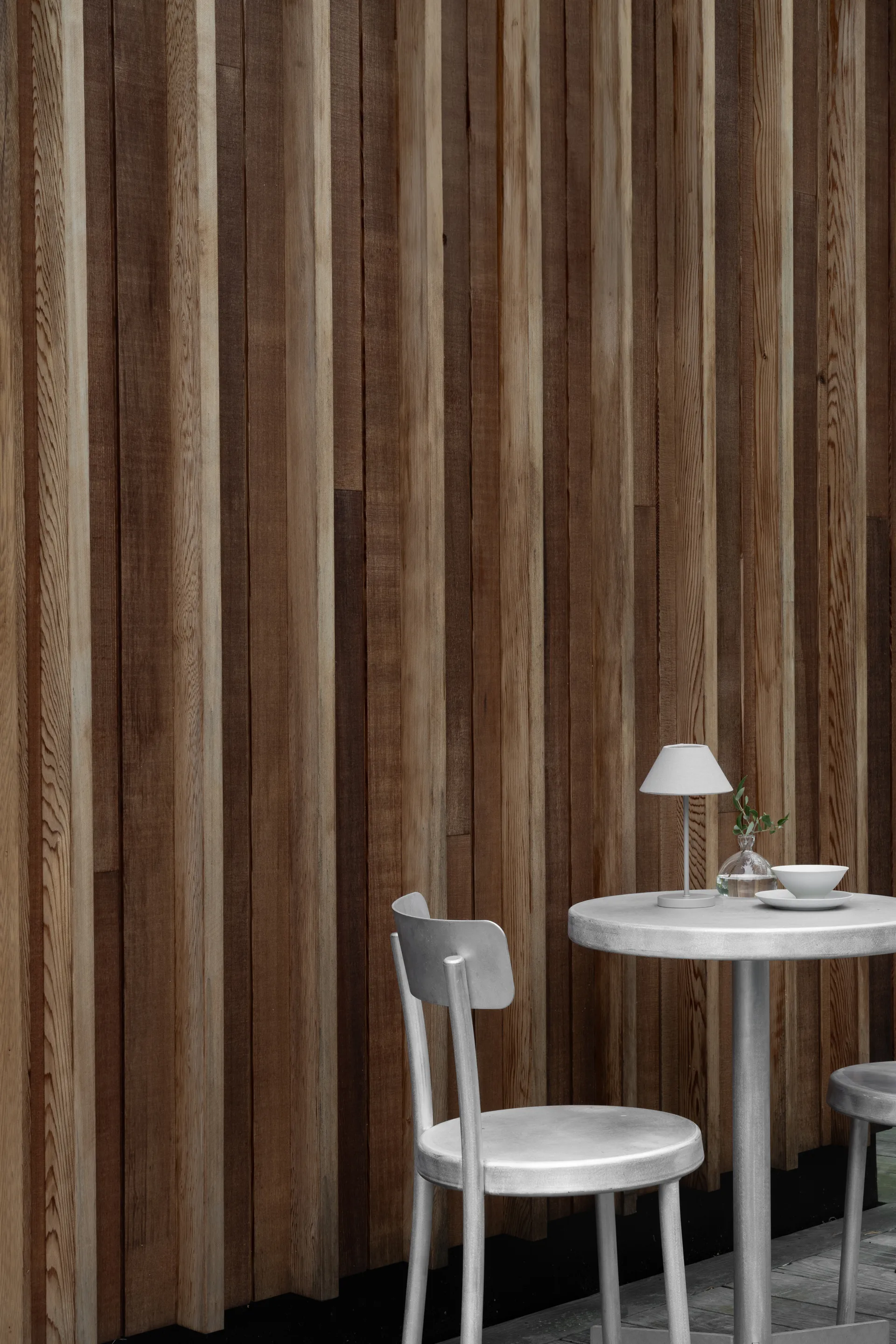 Lámpara de mesa Teya portátil, Gris cálido, Ø15×26 cm Watt & Veke