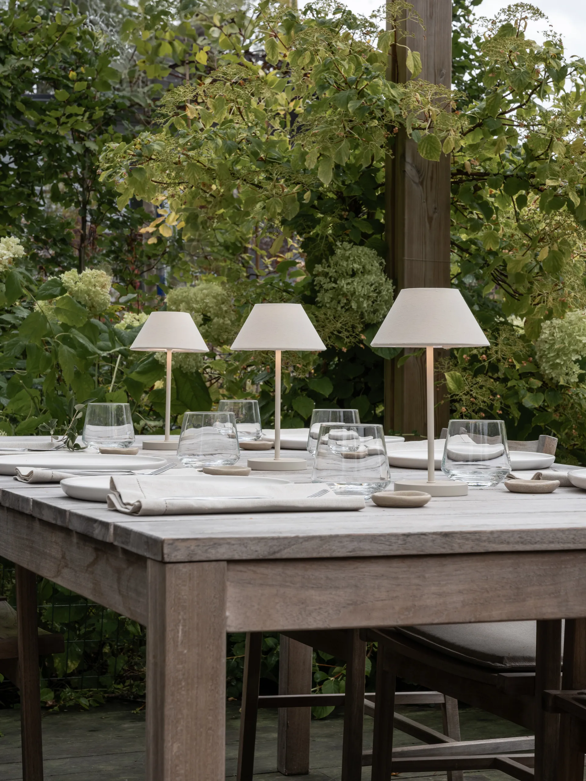 Lámpara de mesa Teya portátil, Offwhite, Ø15 x 26 cm Watt & Veke