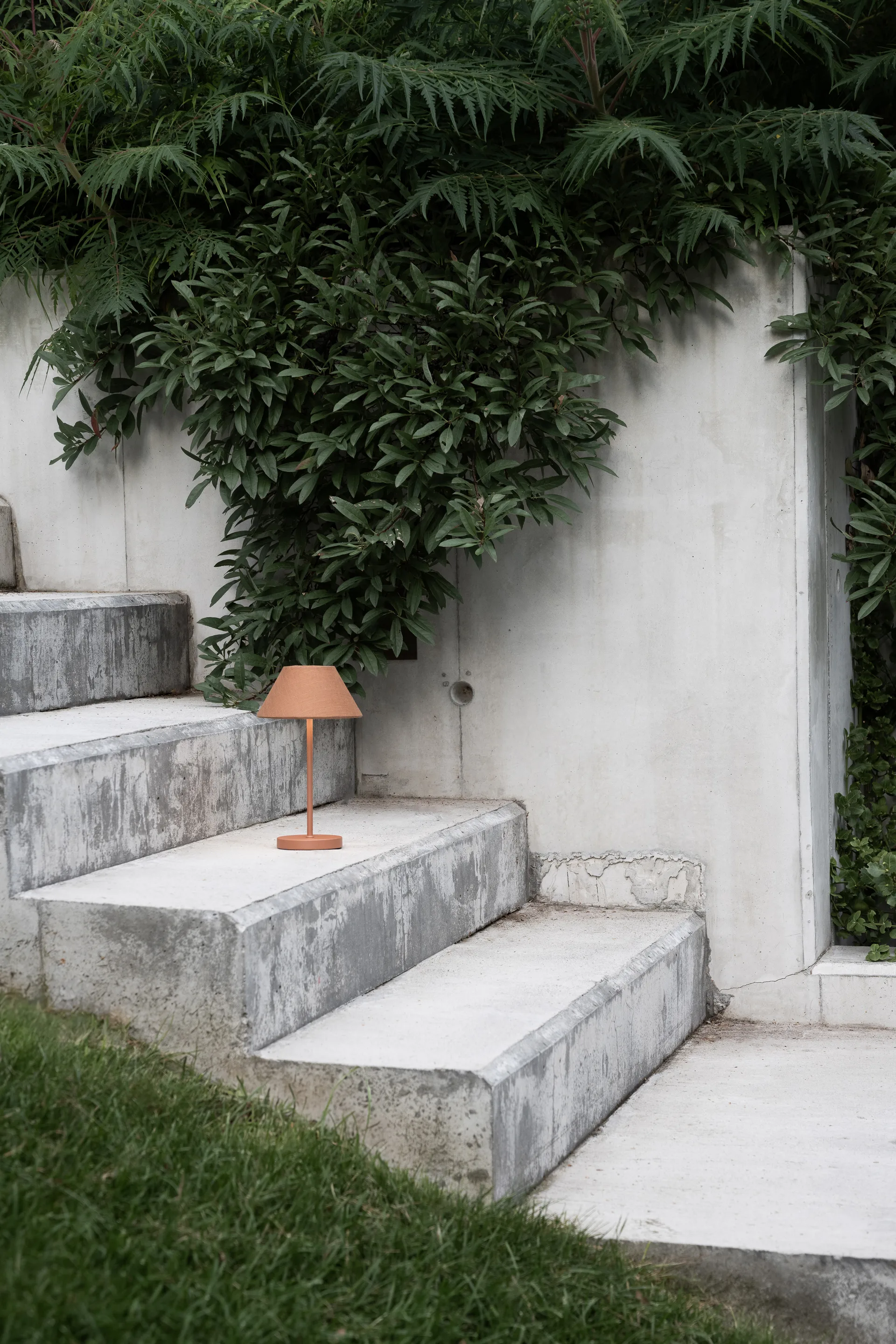 Lámpara de mesa Teya portátil, Terracota, Ø15×26 cm Watt & Veke