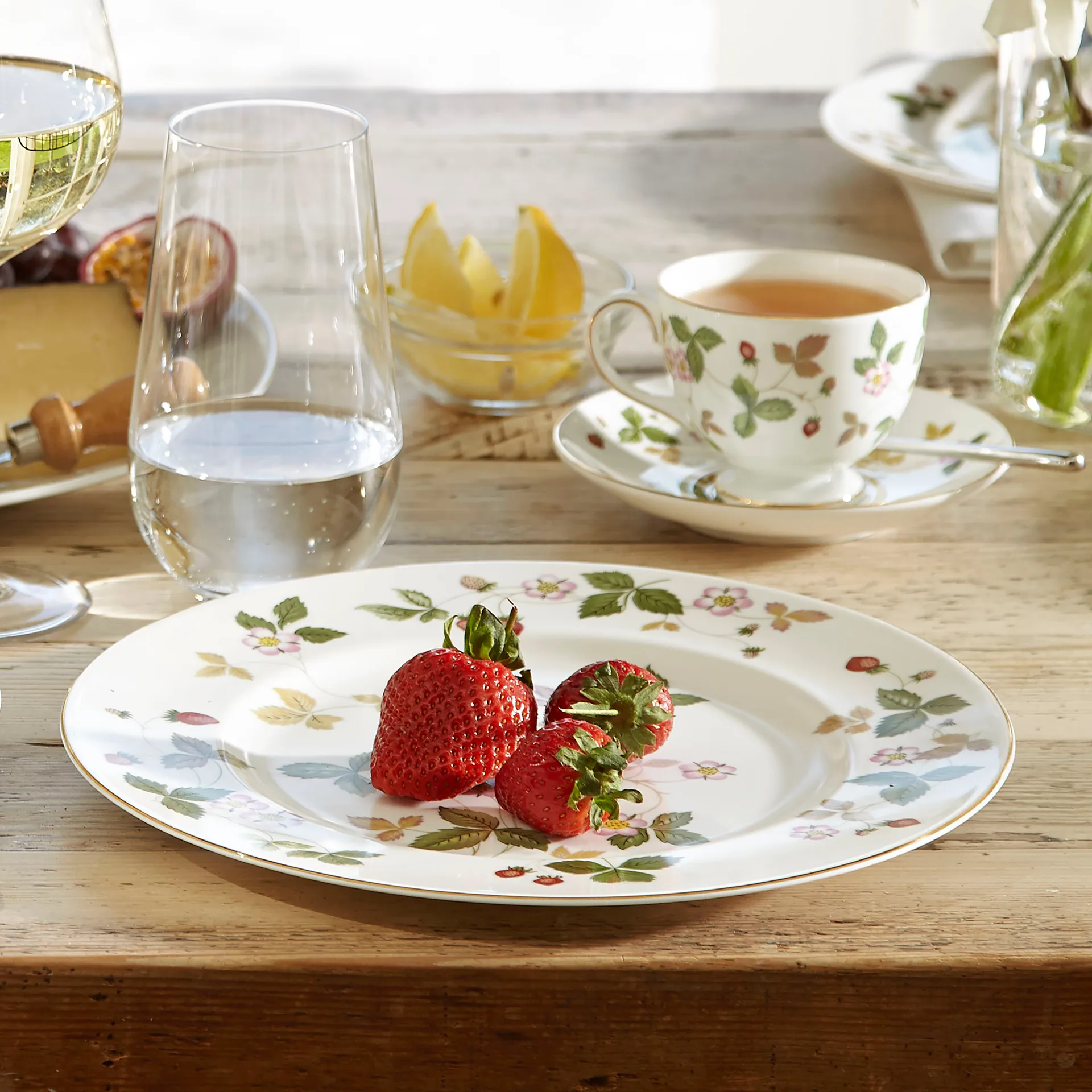 Taza de té Wild Strawberry Peony, 15 cl Wedgwood