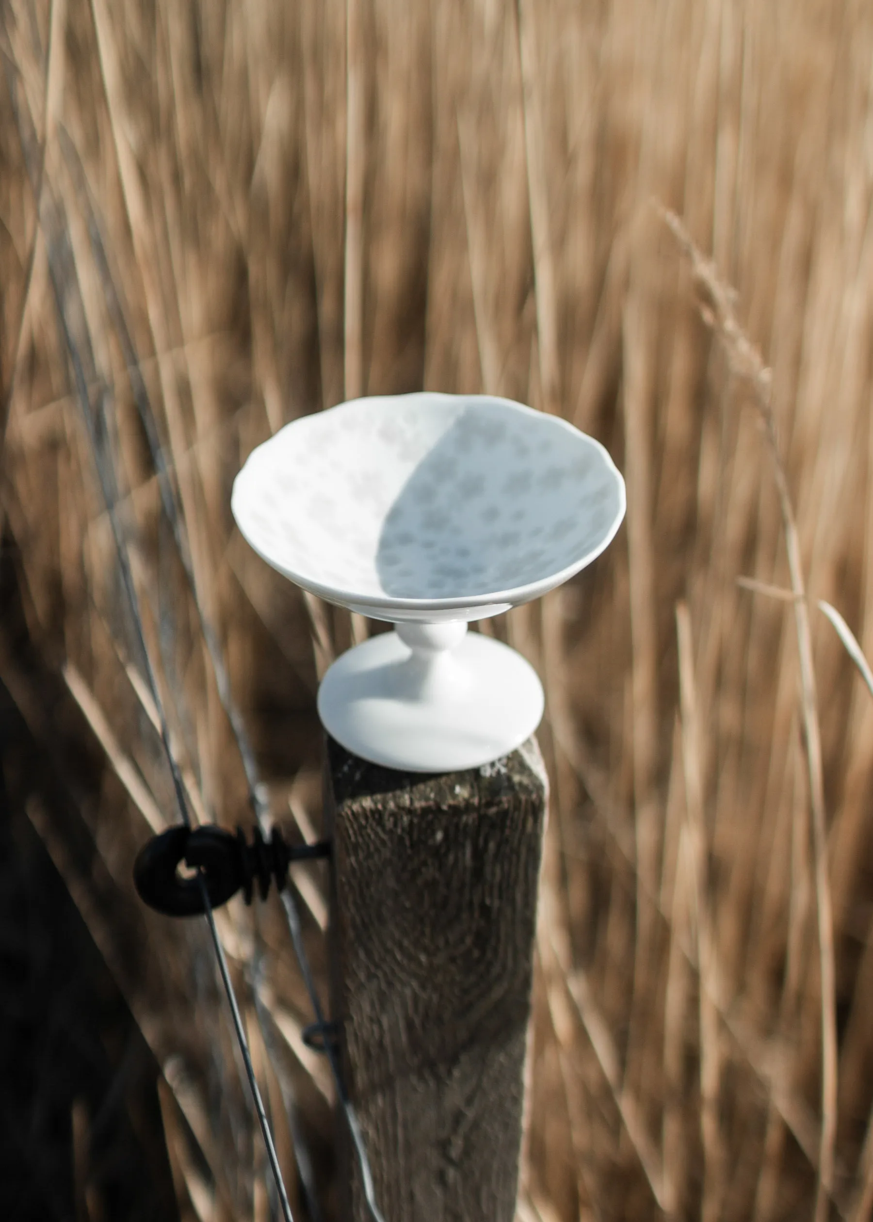 Bol con pie Slåpeblom Ø12 cm, gris Wik & Walsøe