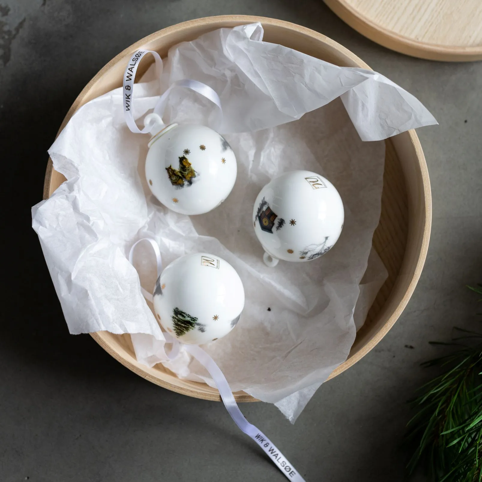 Bola de navidad Julemorgen pequeña, refugio Wik & Walsøe