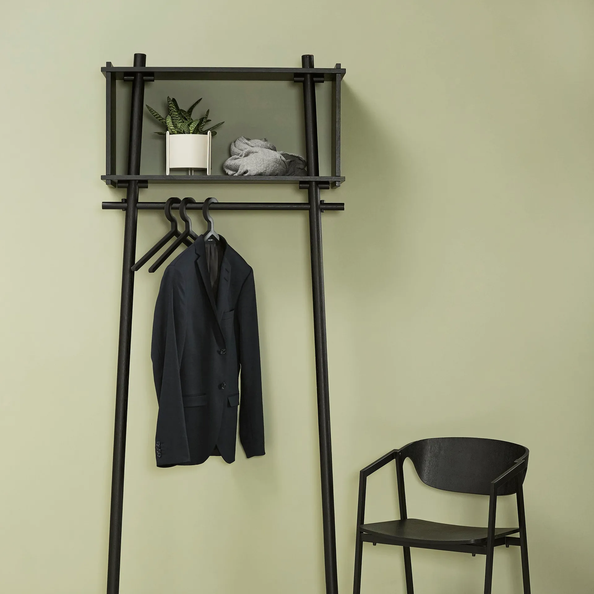 Burro para ropa Töjbox, Pequeño, roble lacado oscuro Woud