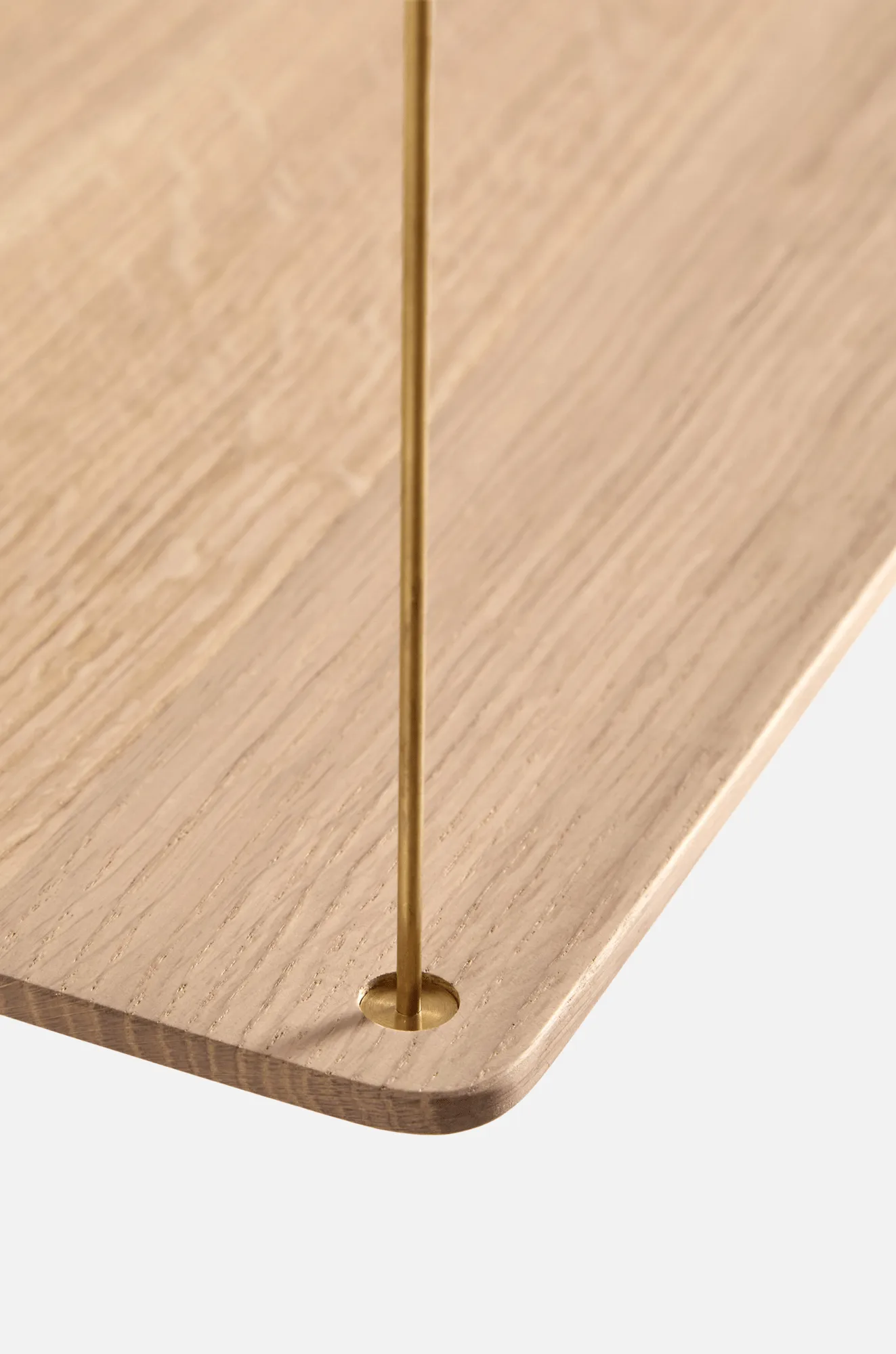 Estantería Stedge, Roble blanqueado a la cal-latón, 60 cm, 3 estantes Woud
