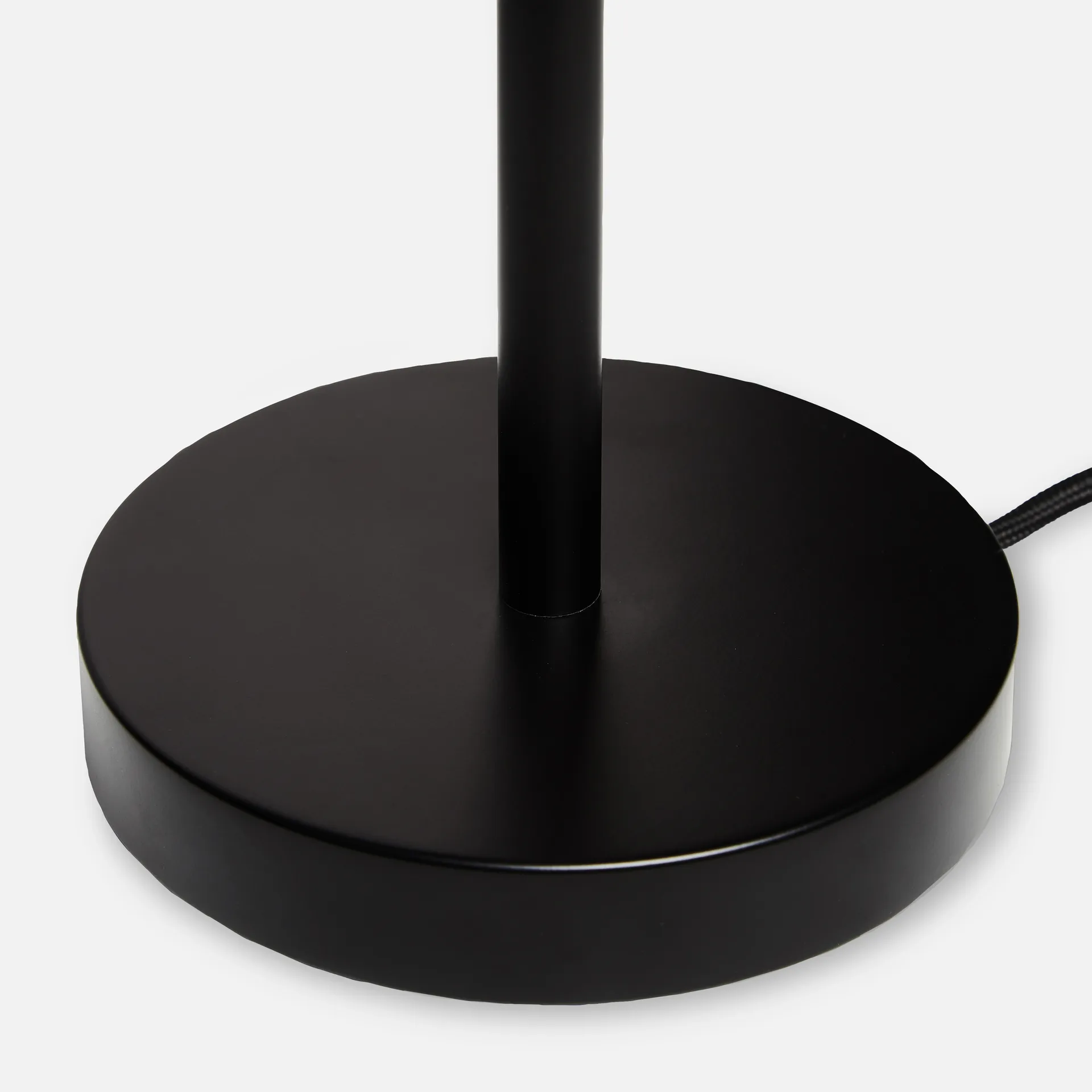 Lámpara de mesa Cono, negro Woud