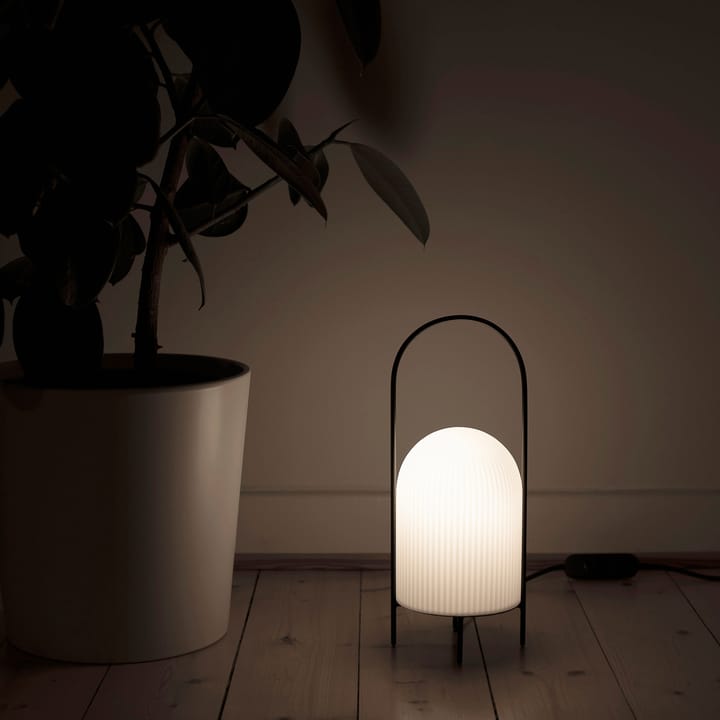 Lámpara de mesa Ghost, negro-vidrio opal blanco Woud